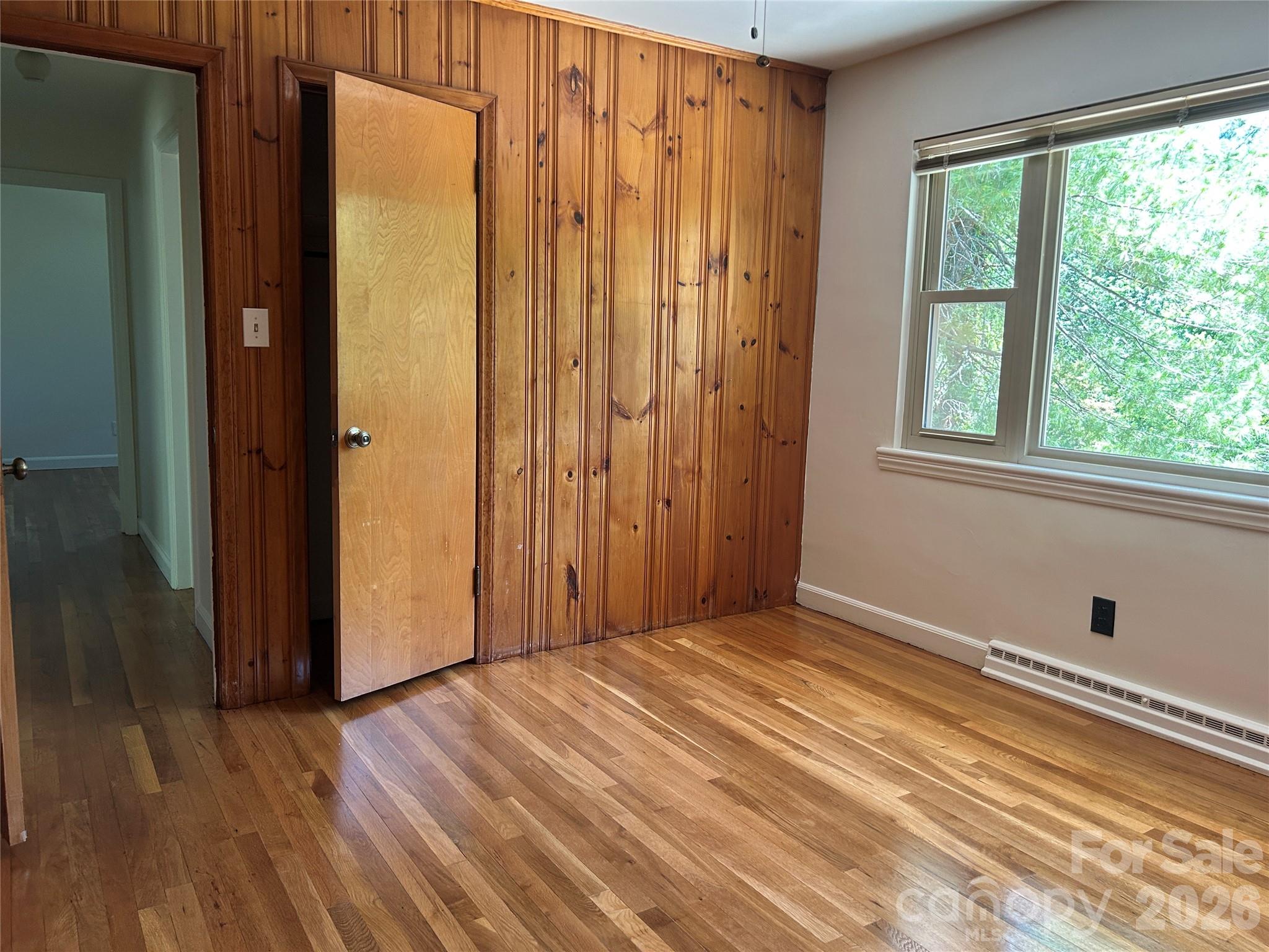28 S College Street — Weaverville