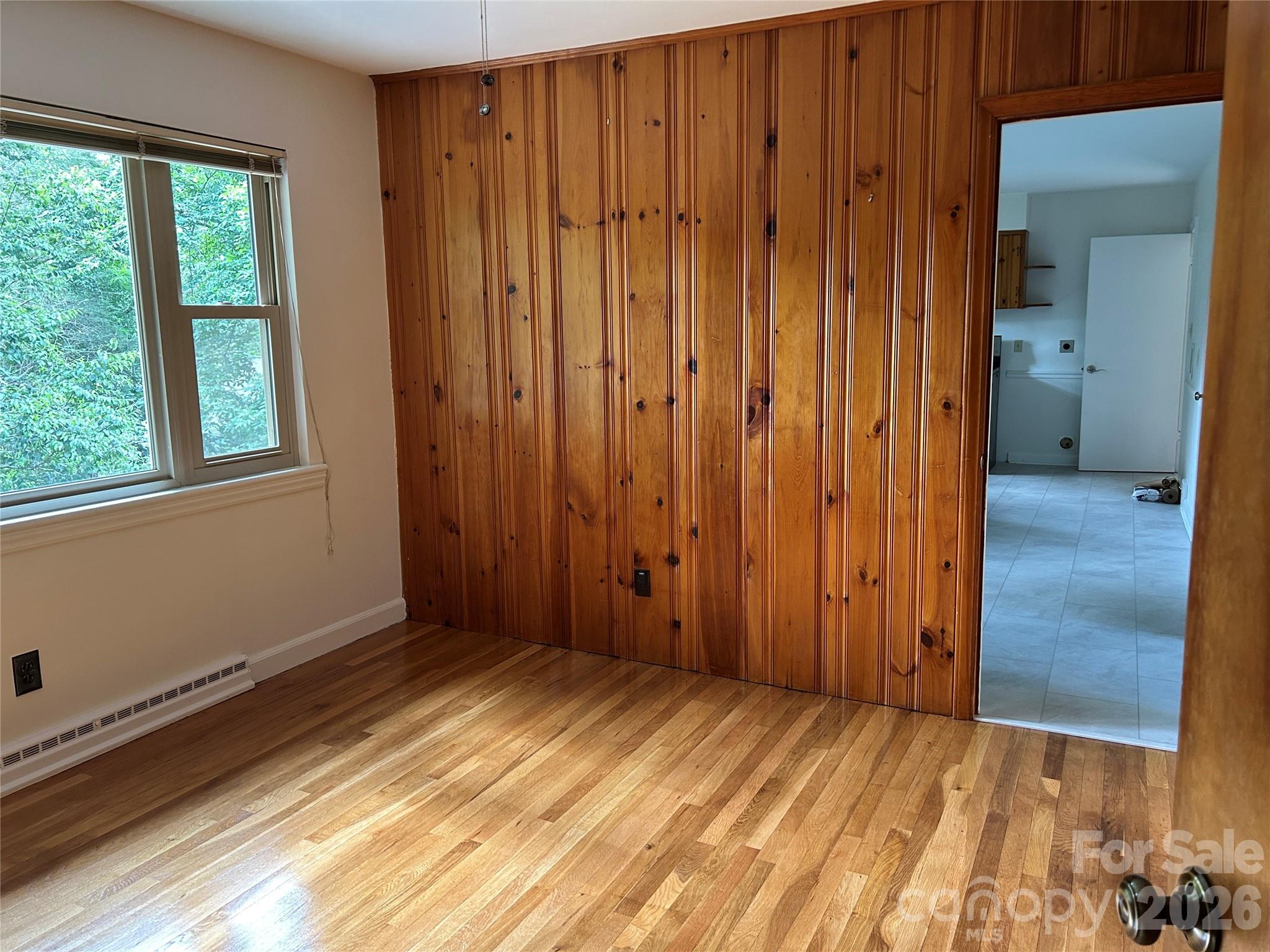28 S College Street — Weaverville