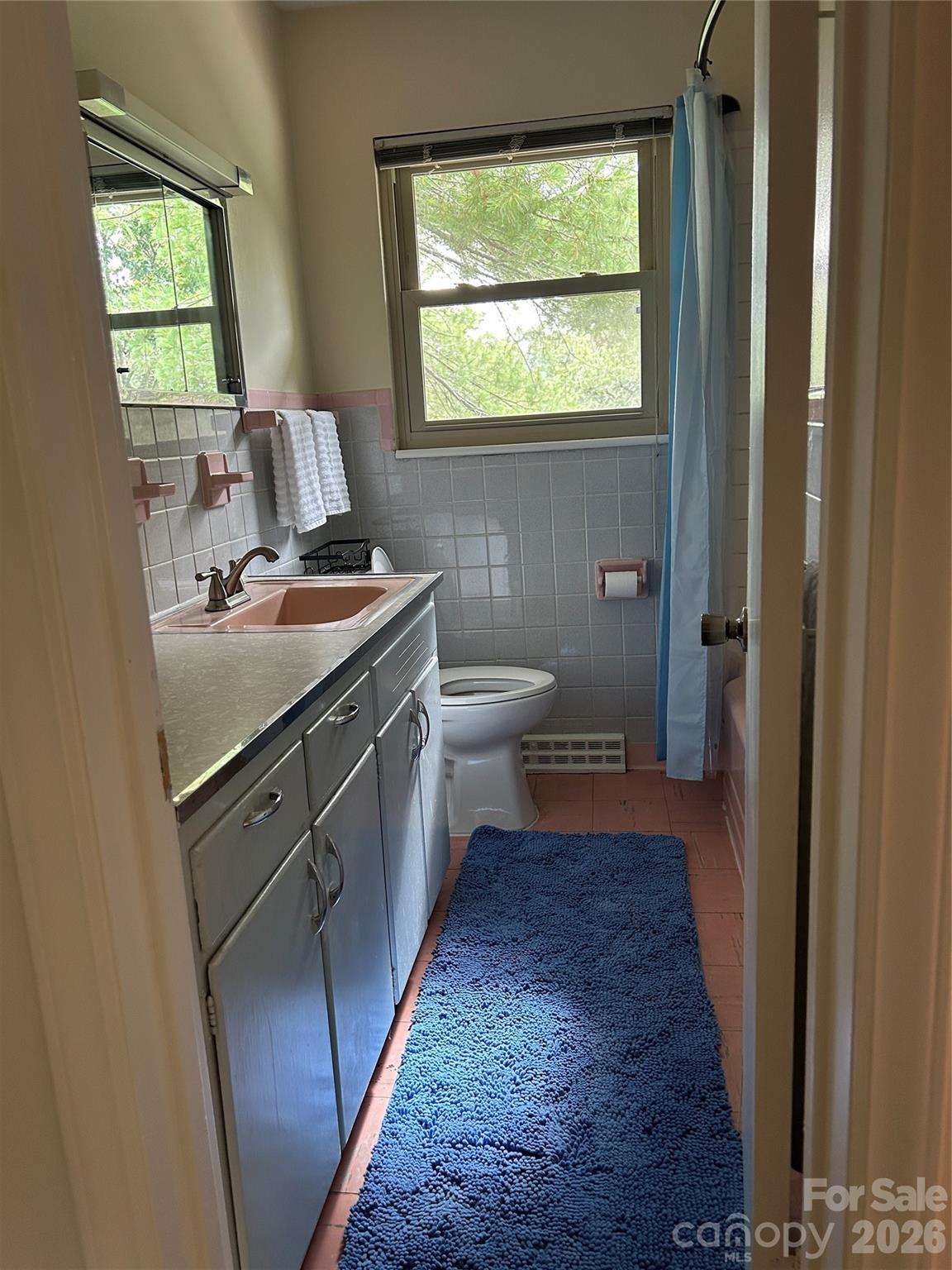 28 S College Street — Weaverville