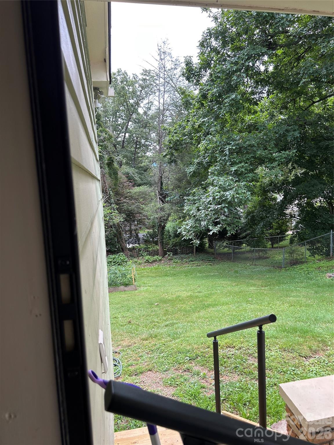 28 S College Street — Weaverville