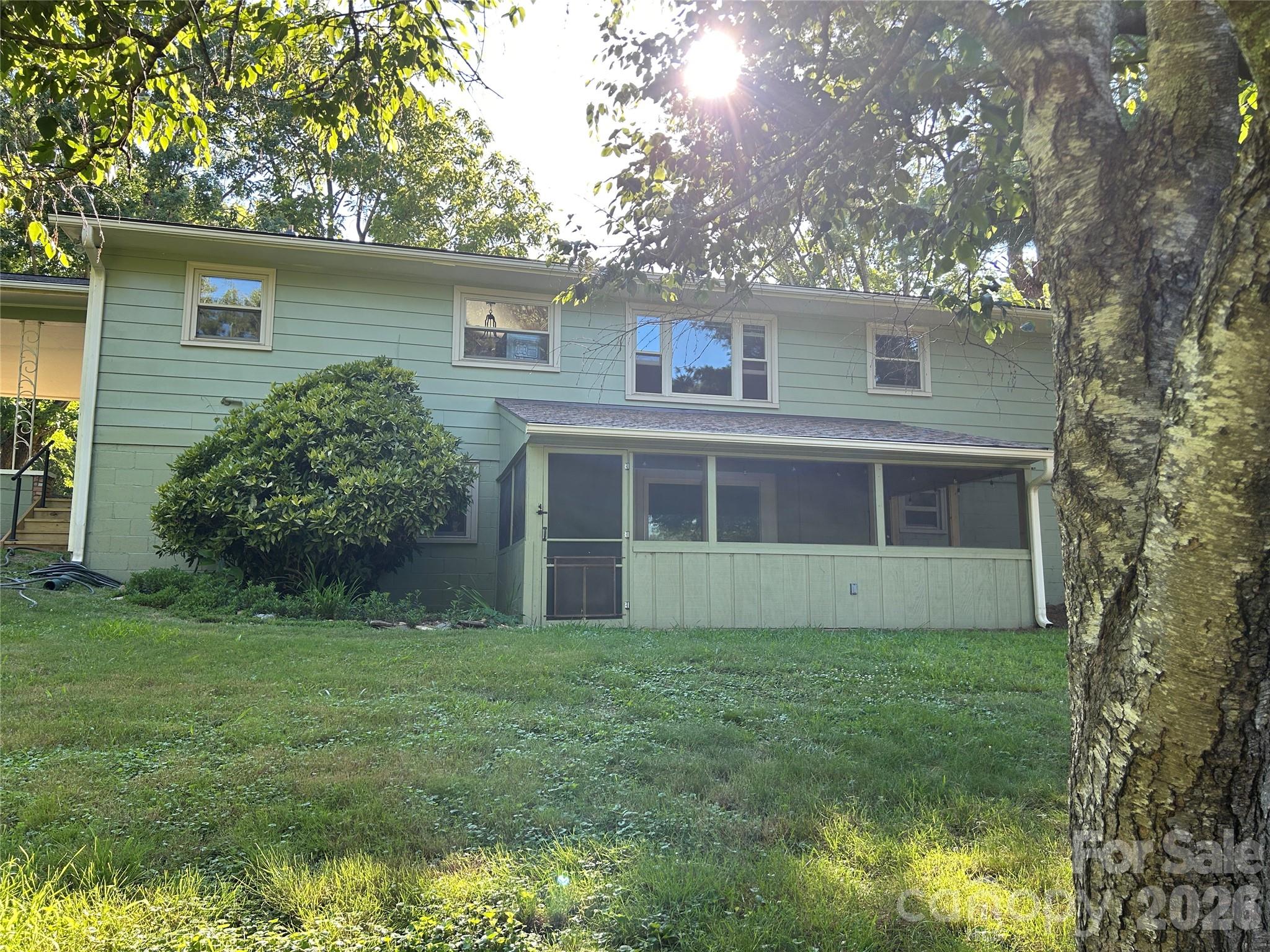 28 S College Street — Weaverville