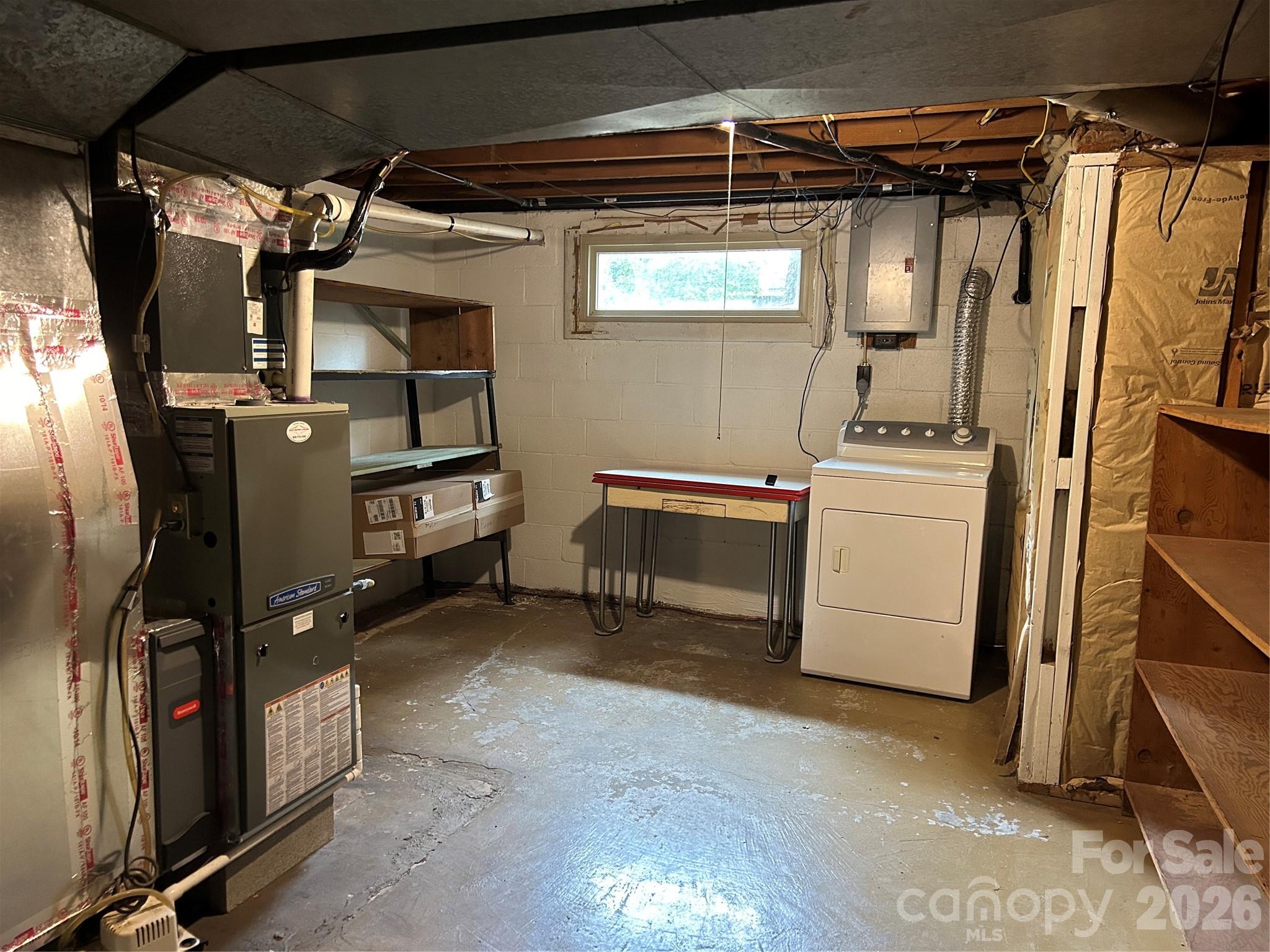 28 S College Street — Weaverville