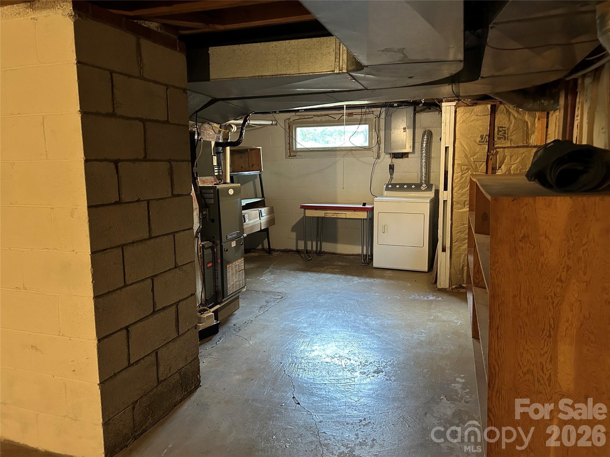 28 S College Street — Weaverville