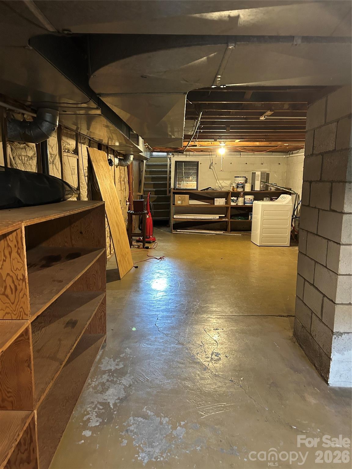 28 S College Street — Weaverville
