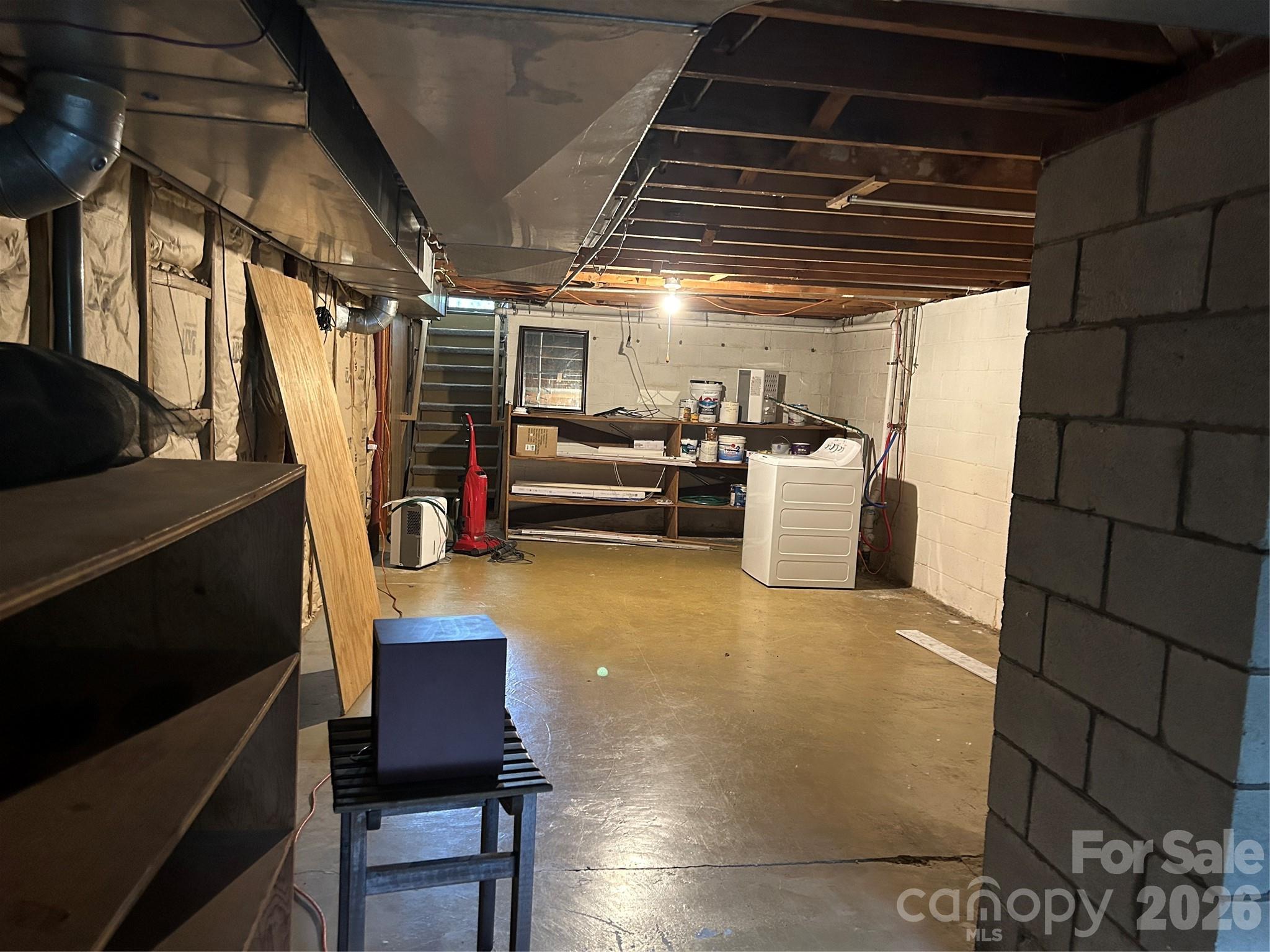28 S College Street — Weaverville