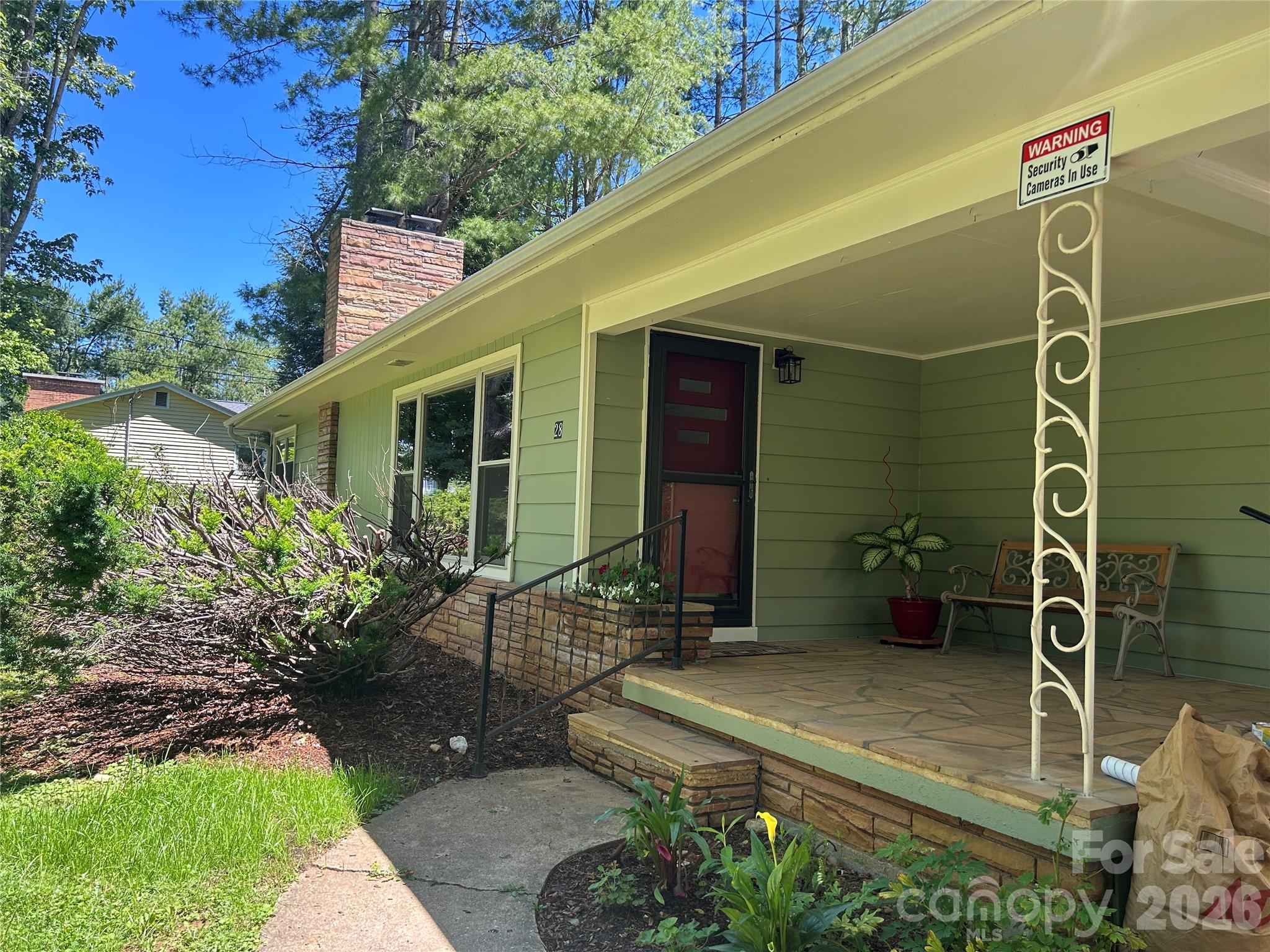 28 S College Street — Weaverville