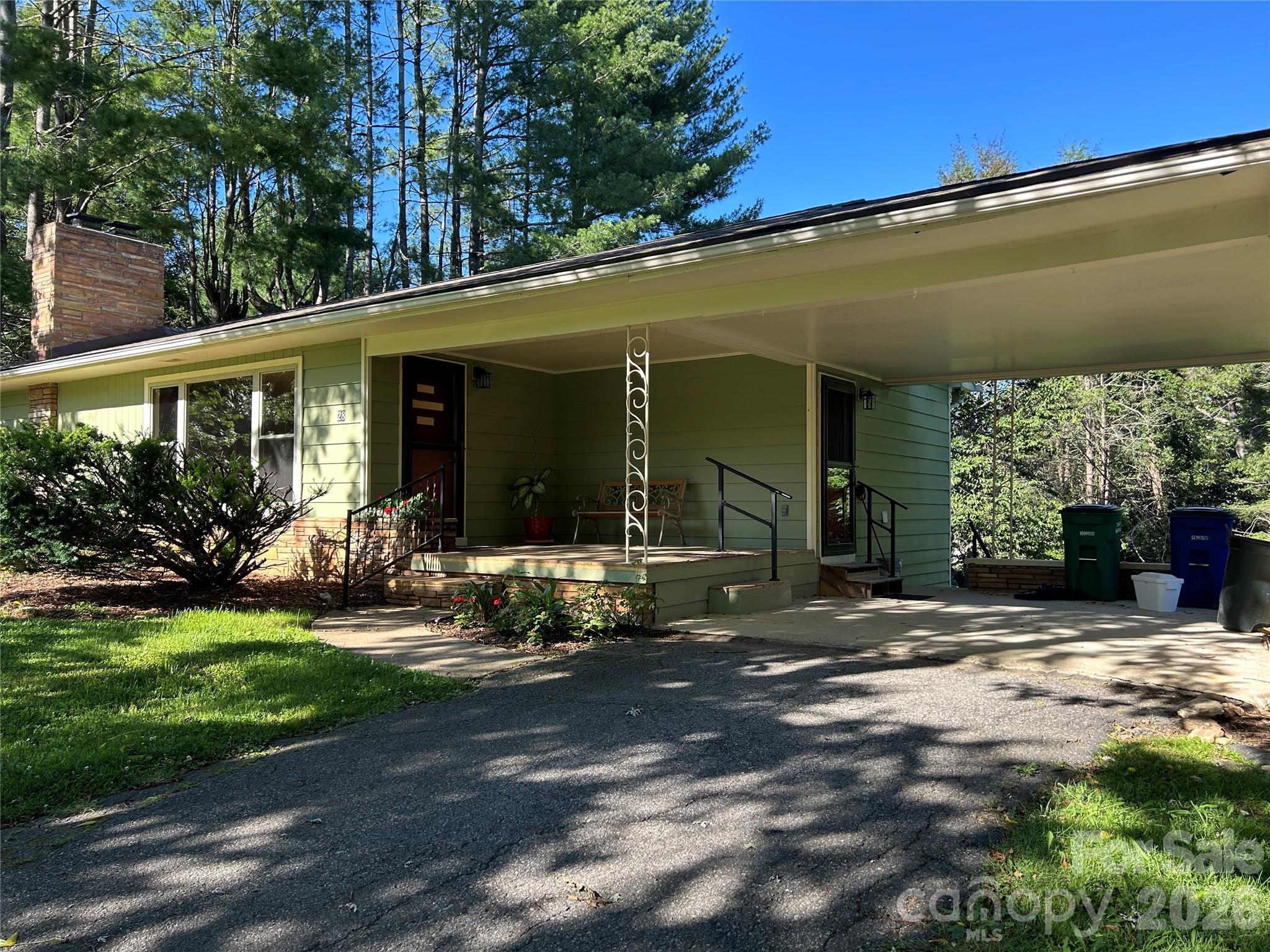 28 S College Street — Weaverville