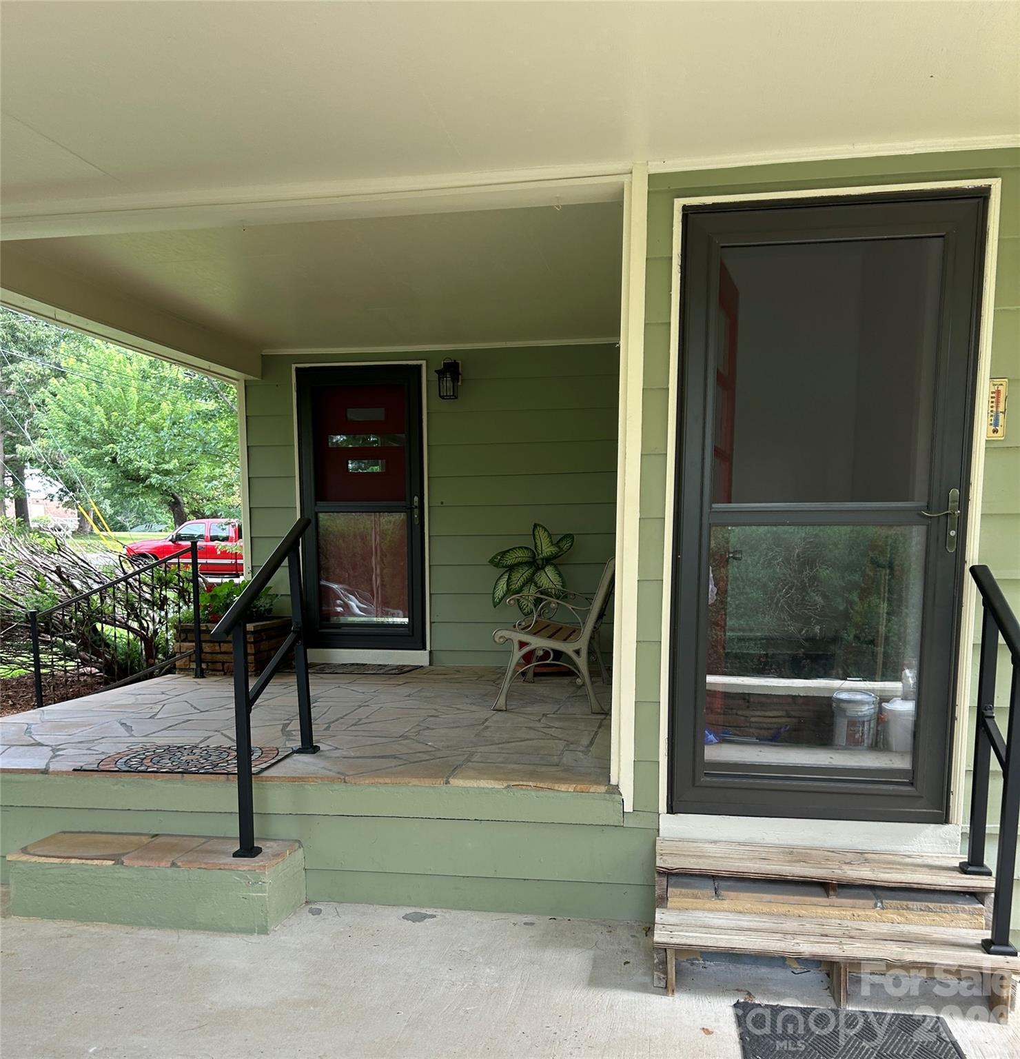 28 S College Street — Weaverville