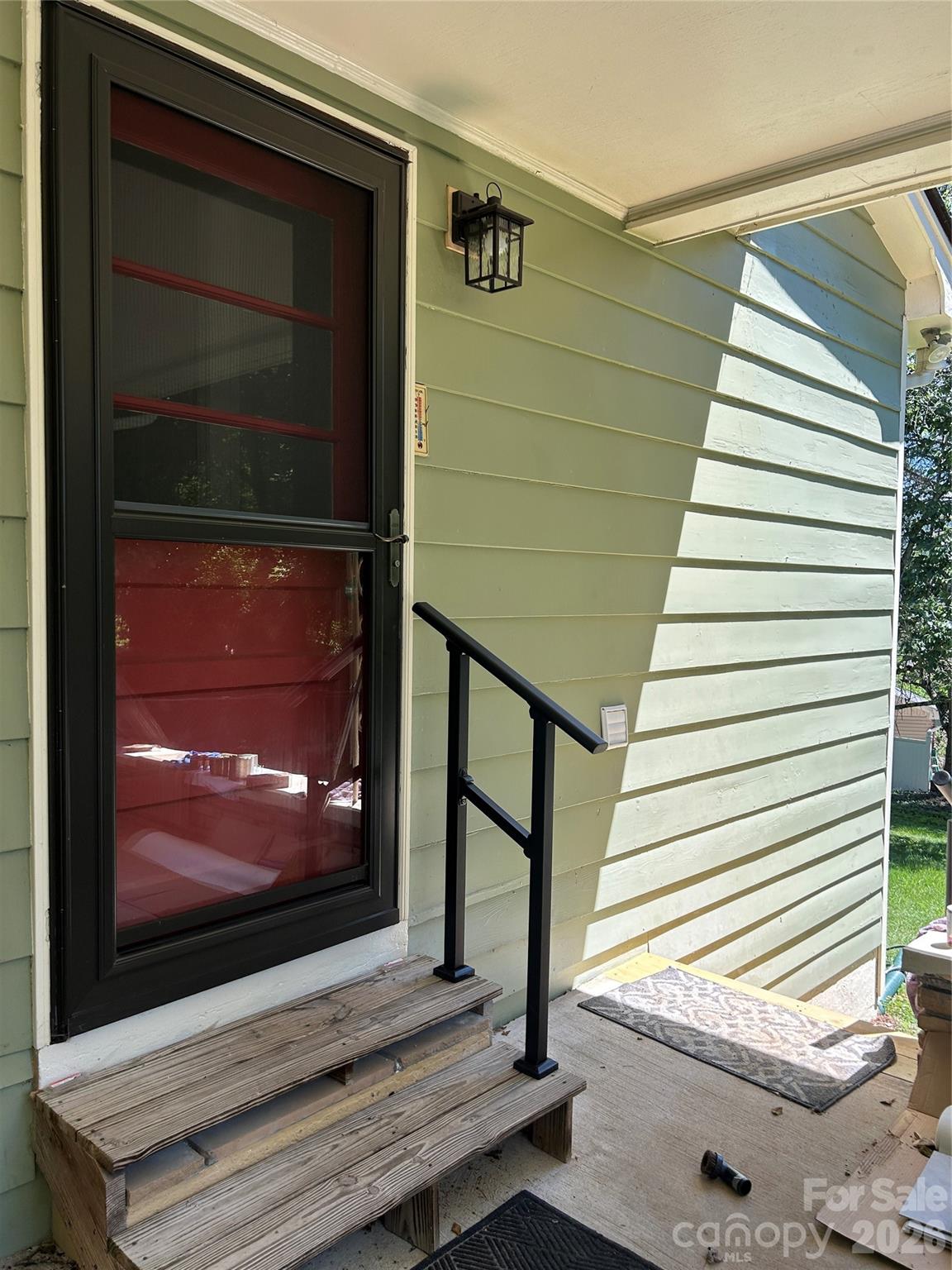 28 S College Street — Weaverville