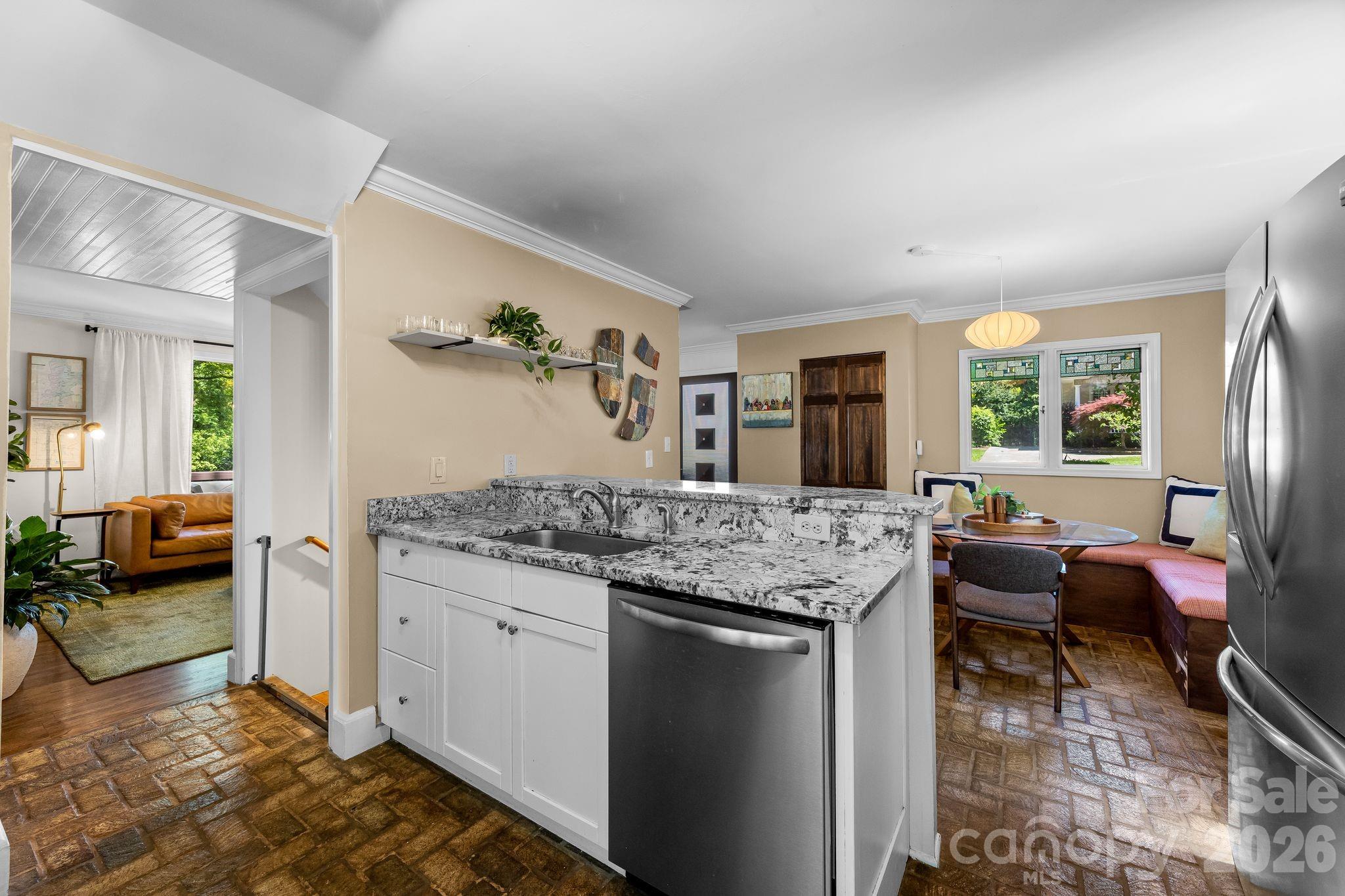 1512 Ideal Way — Charlotte