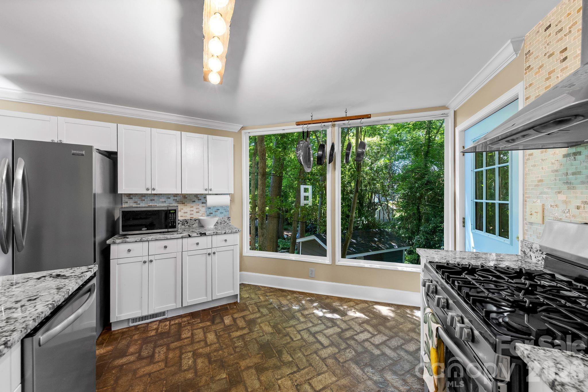 1512 Ideal Way — Charlotte