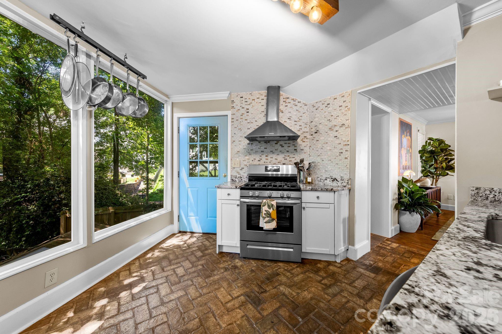 1512 Ideal Way — Charlotte