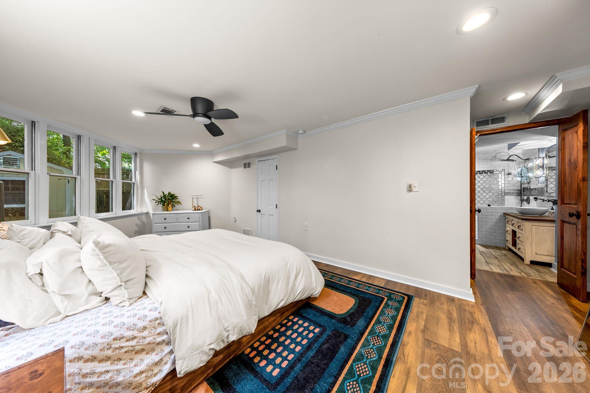 1512 Ideal Way — Charlotte