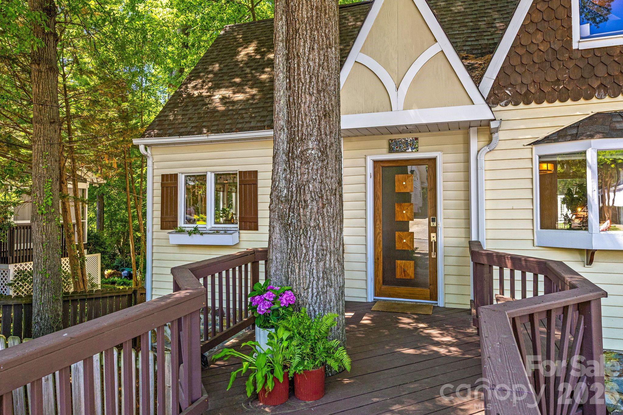 1512 Ideal Way — Charlotte
