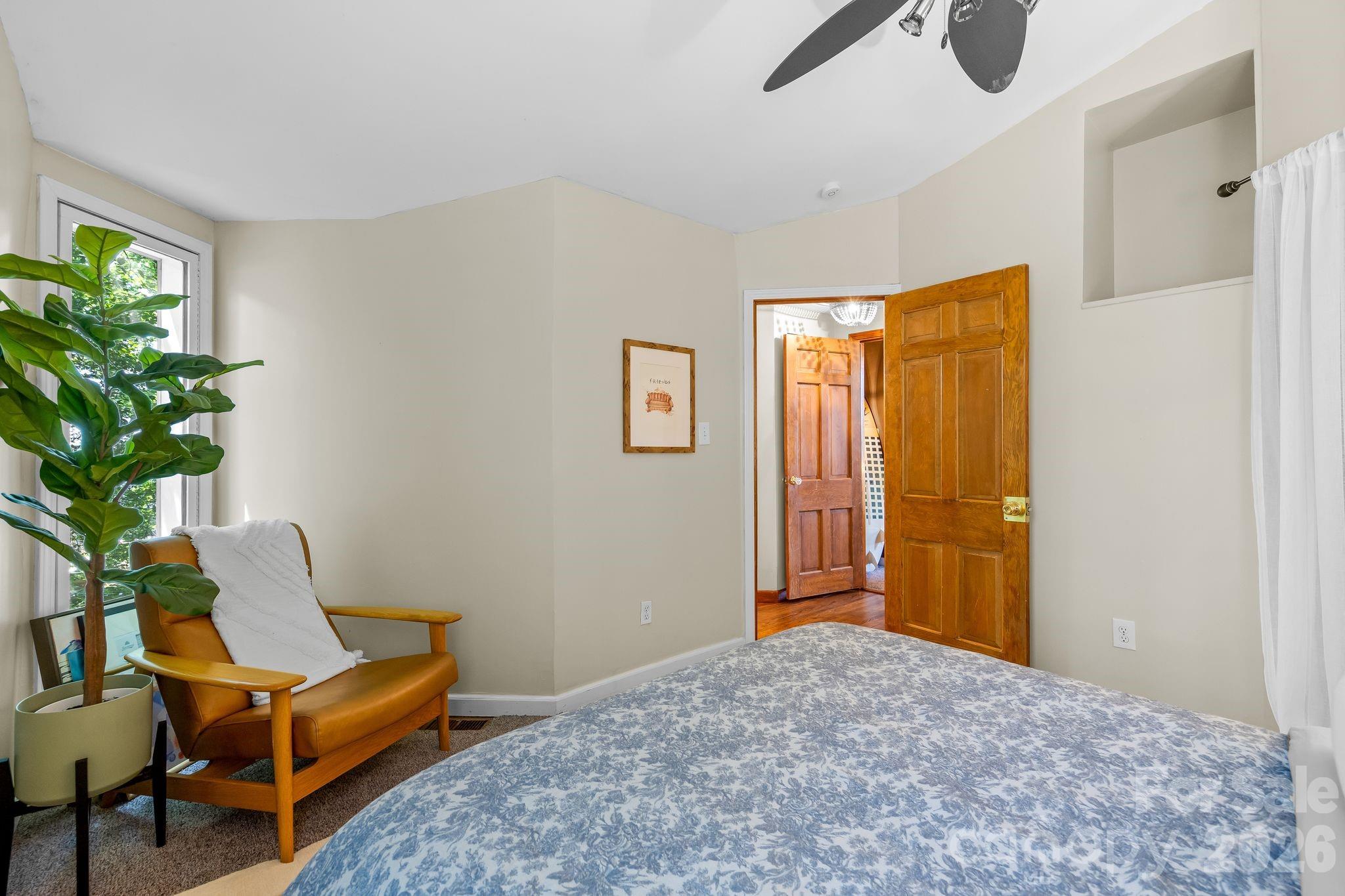 1512 Ideal Way — Charlotte