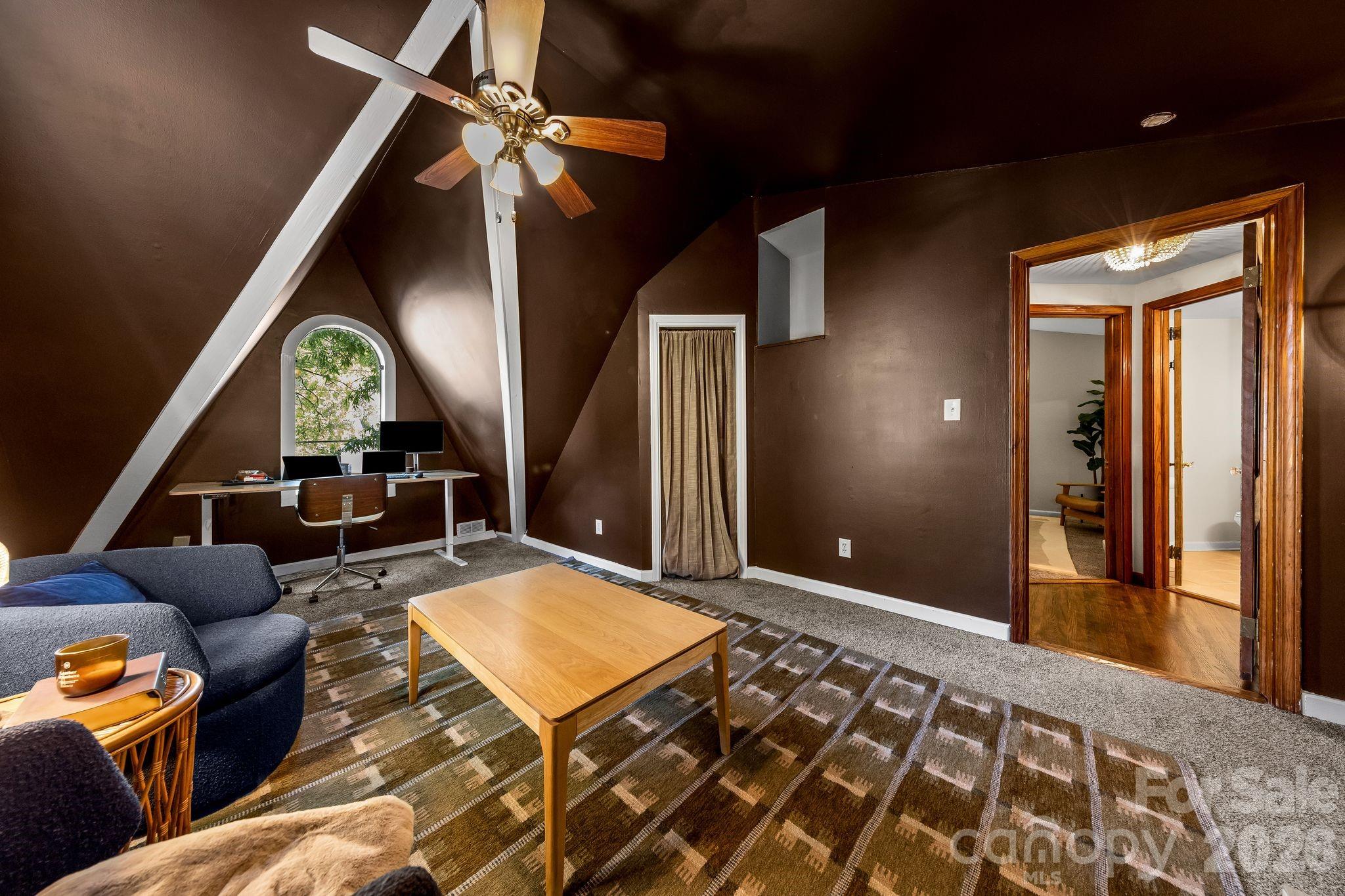 1512 Ideal Way — Charlotte