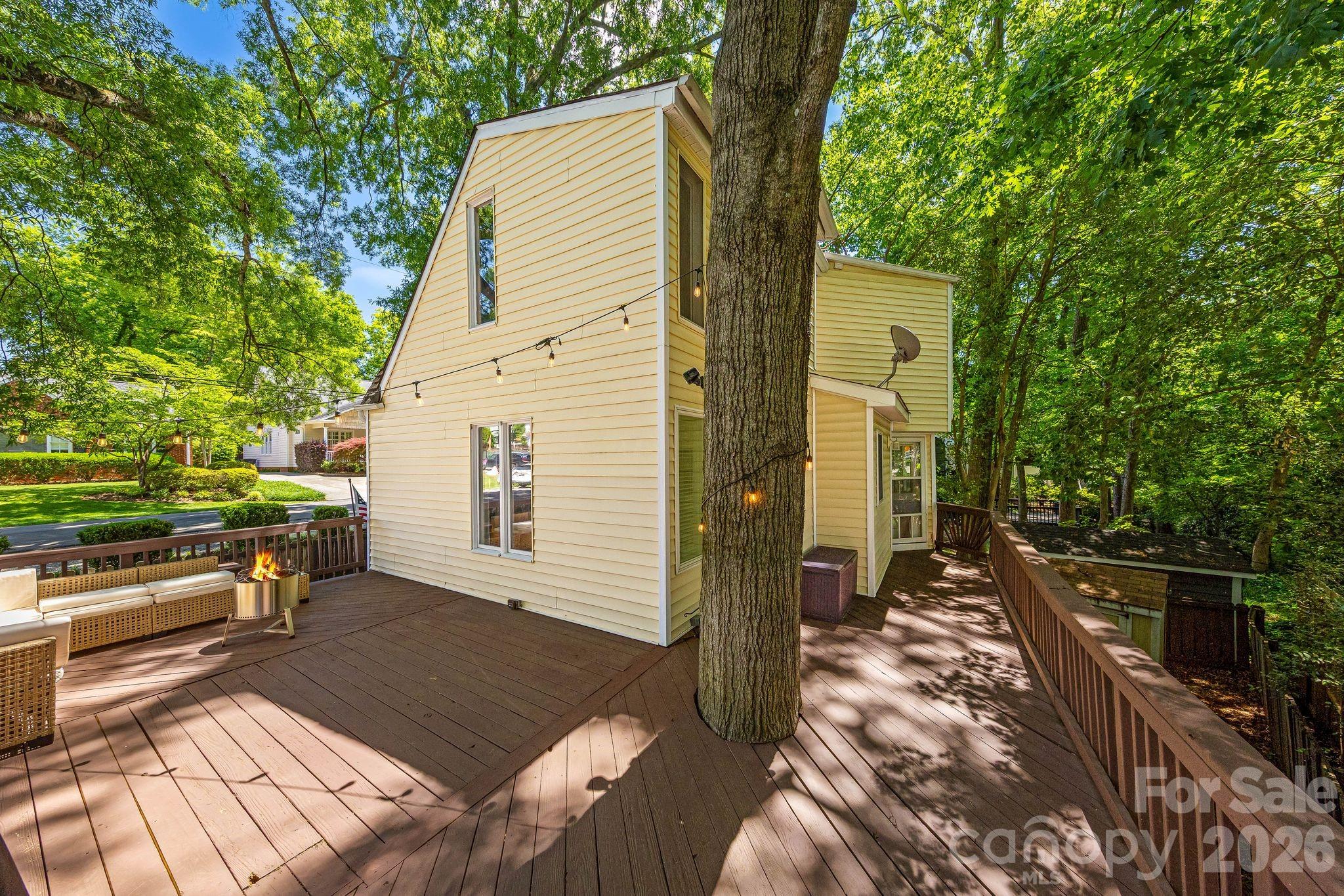 1512 Ideal Way — Charlotte