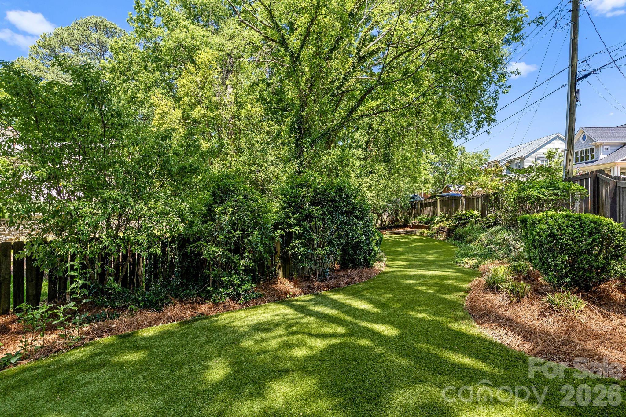 1512 Ideal Way — Charlotte