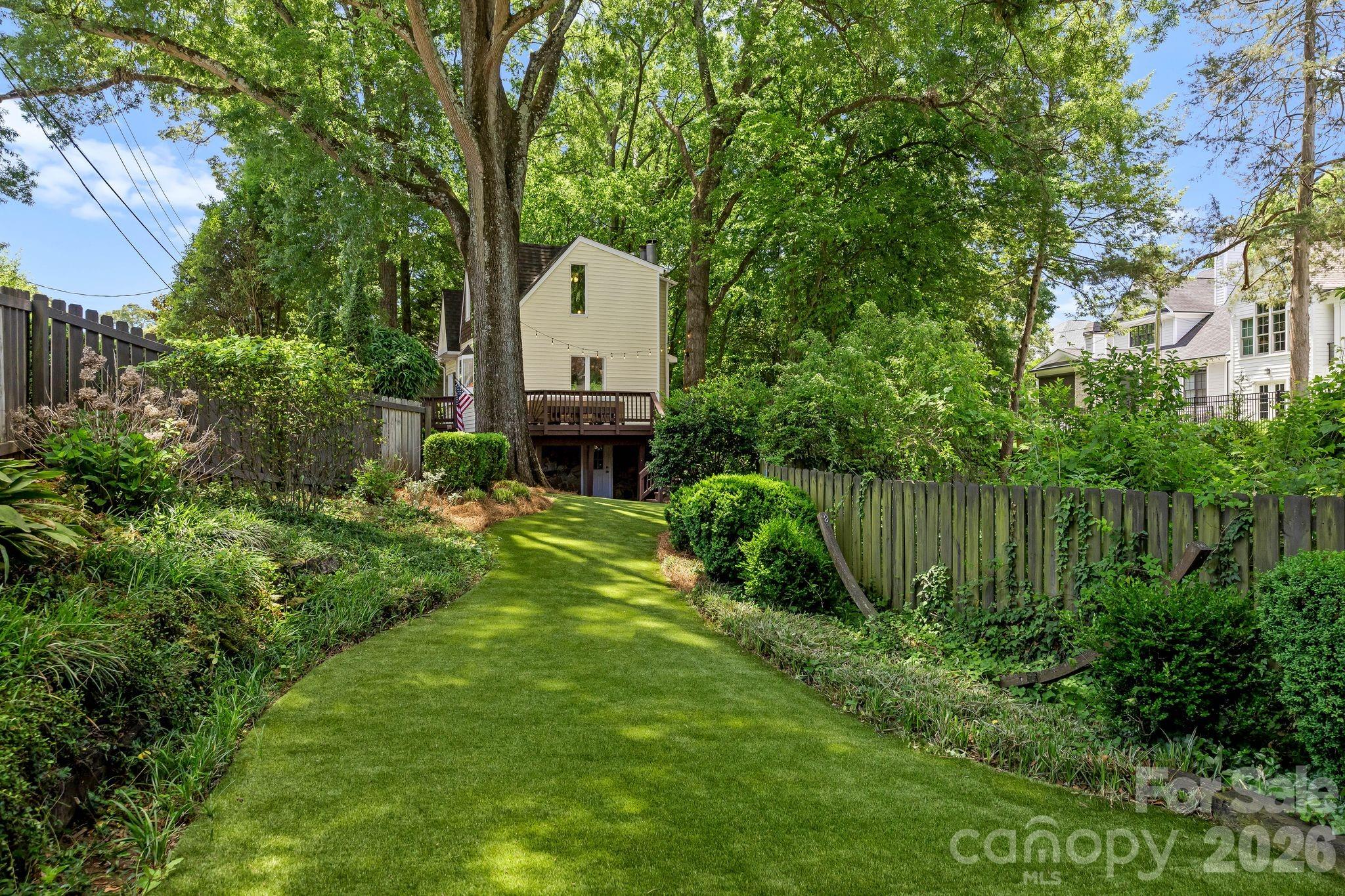 1512 Ideal Way — Charlotte