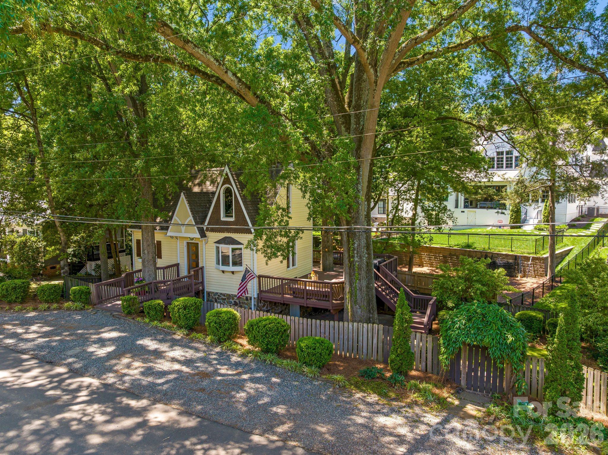 1512 Ideal Way — Charlotte