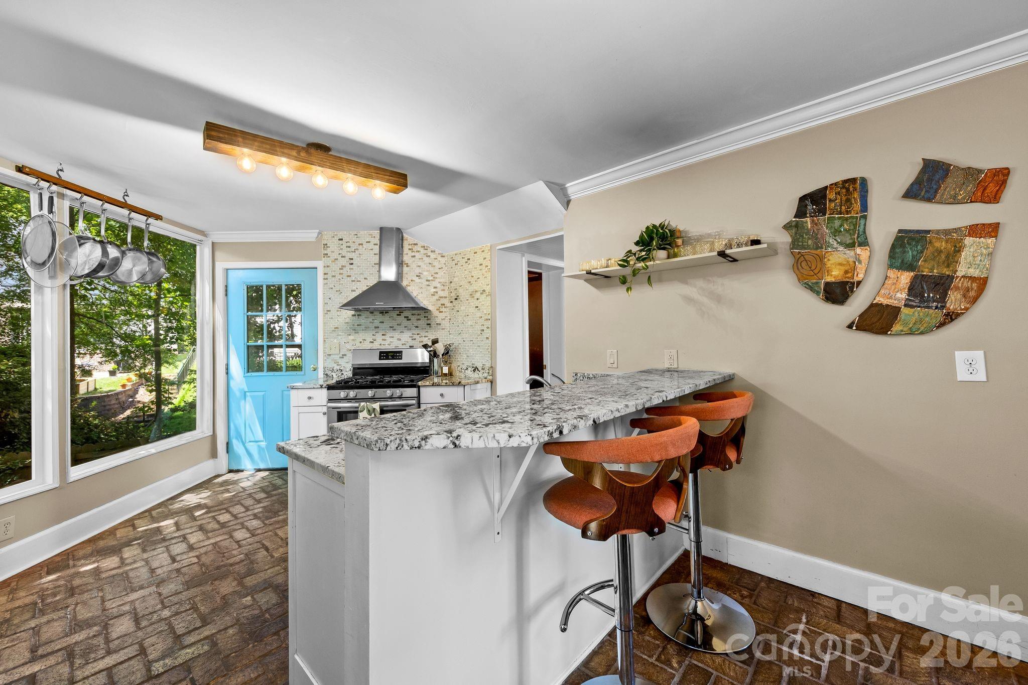 1512 Ideal Way — Charlotte
