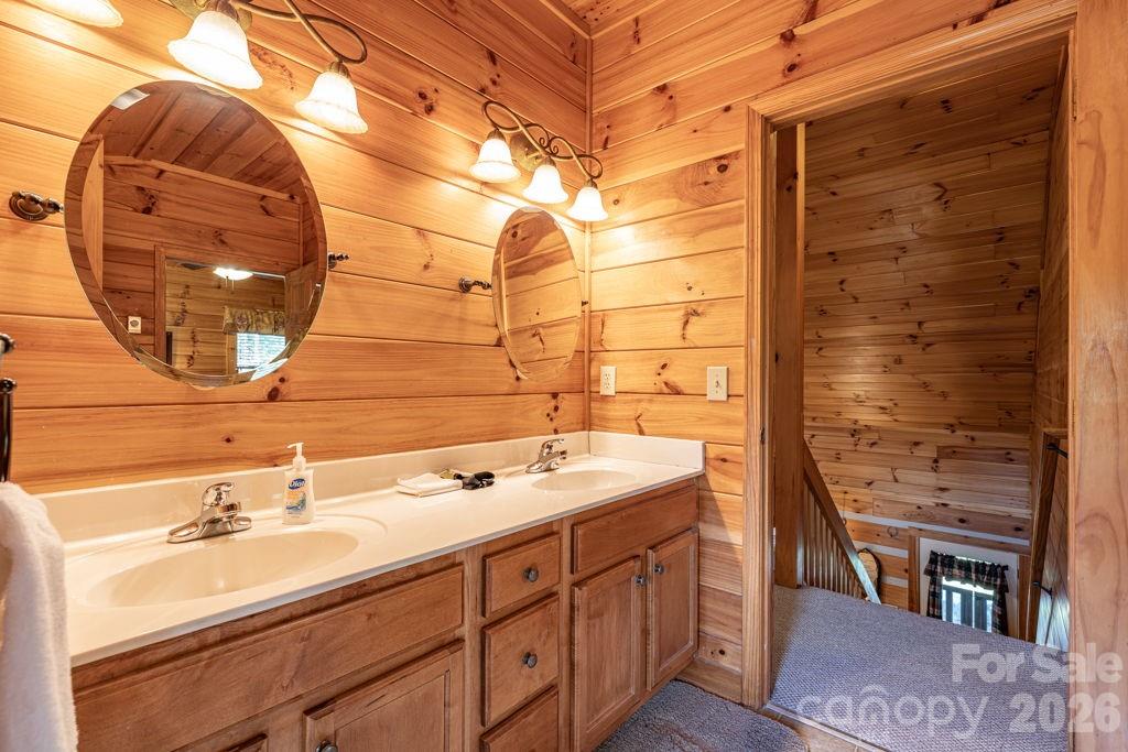 197 Woodby Ridge Road — Vilas