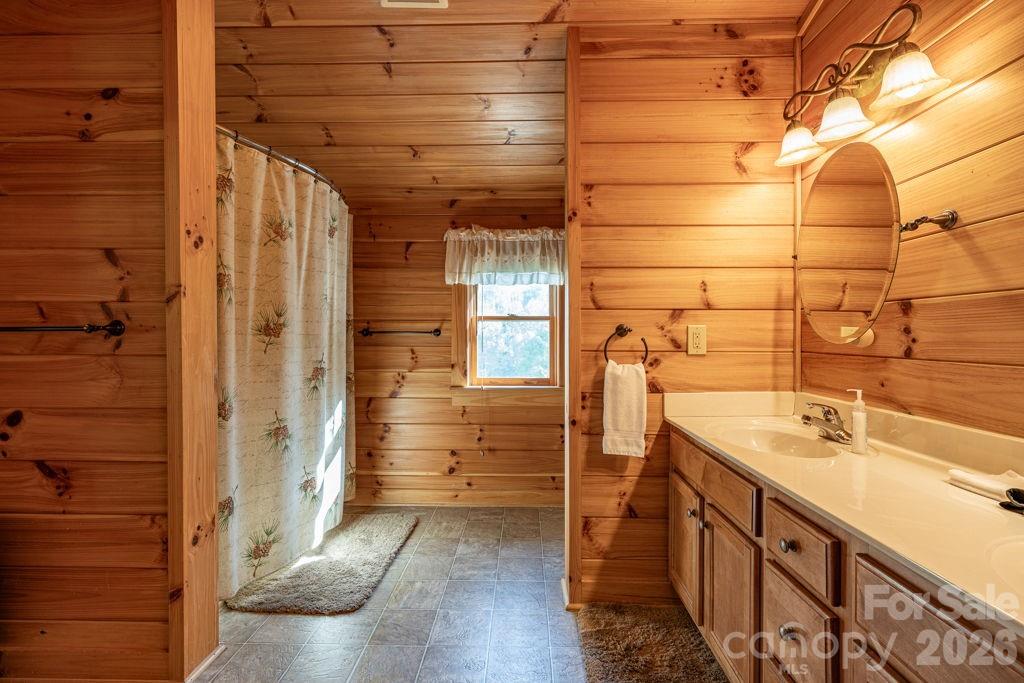 197 Woodby Ridge Road — Vilas