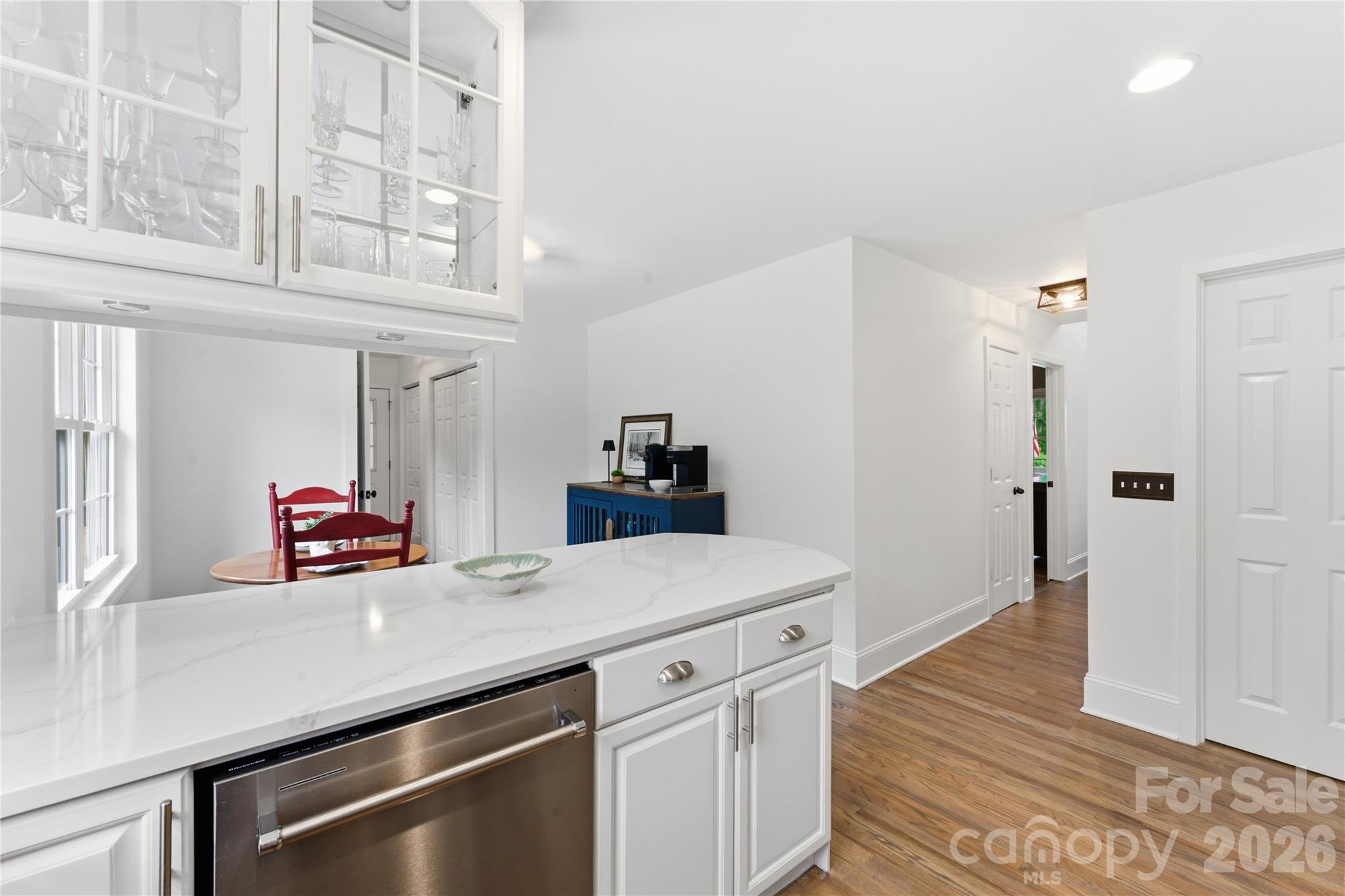 15 Racoon Point — Canton