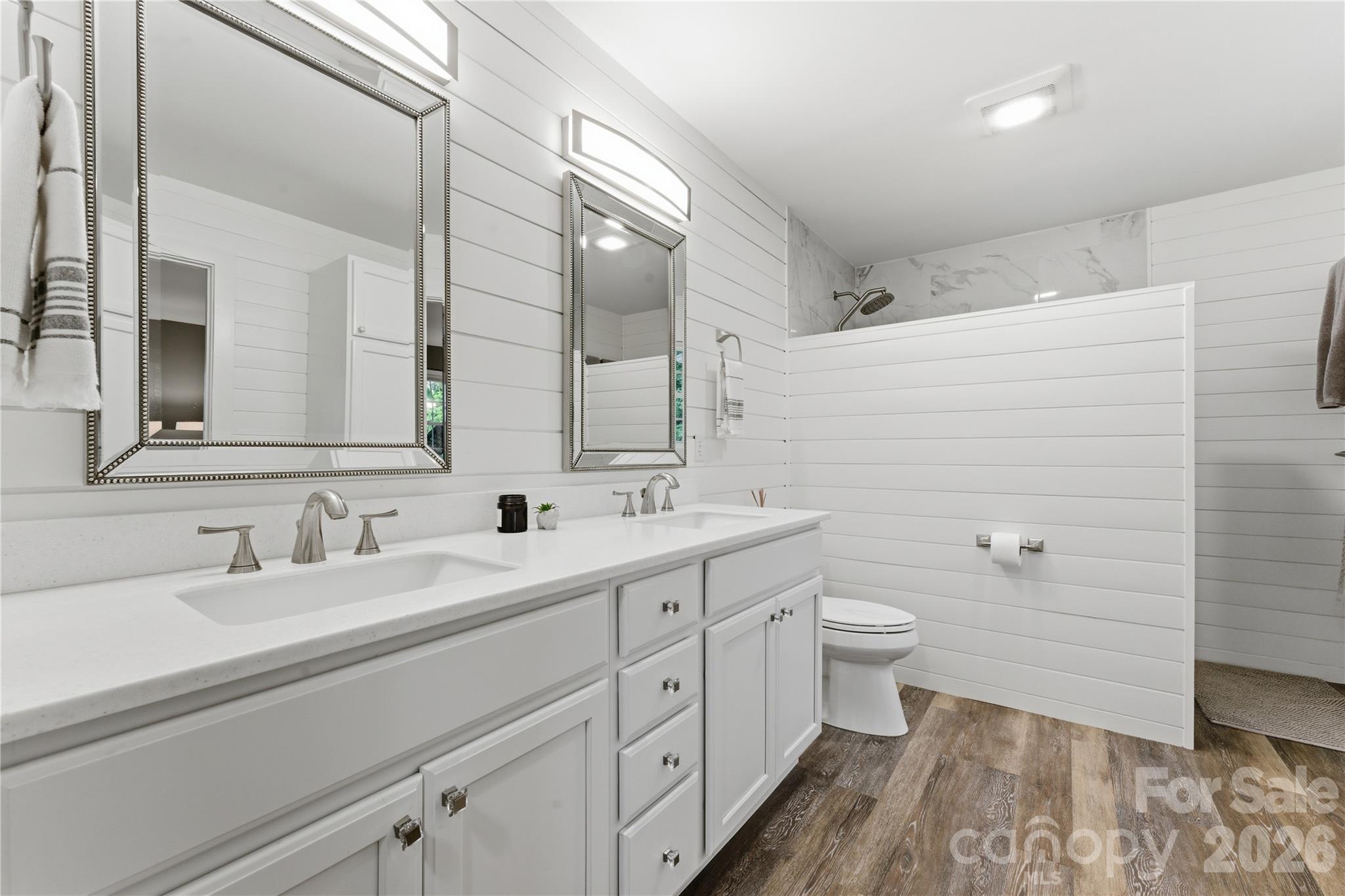 15 Racoon Point — Canton