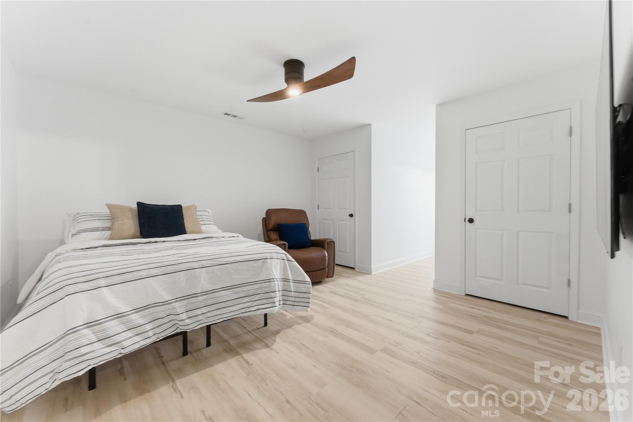 15 Racoon Point — Canton