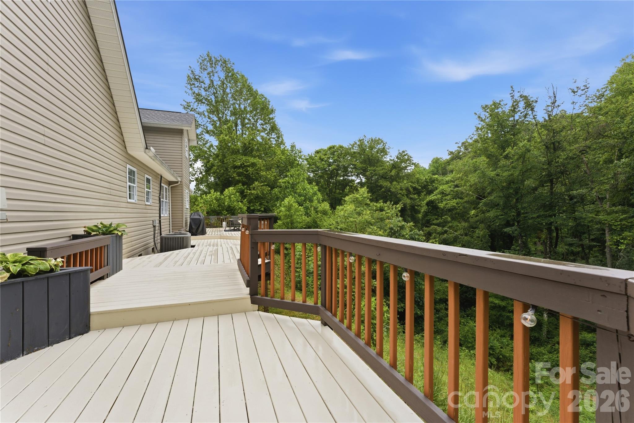 15 Racoon Point — Canton