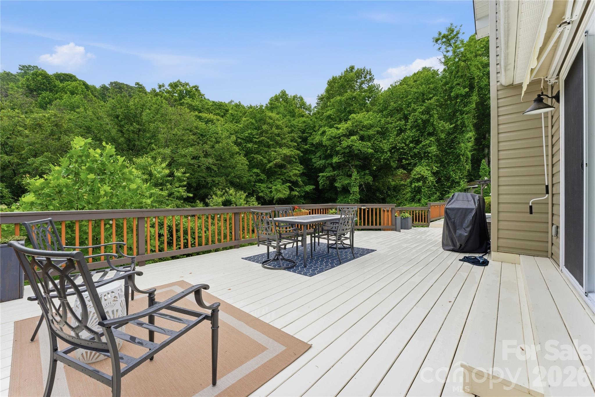 15 Racoon Point — Canton