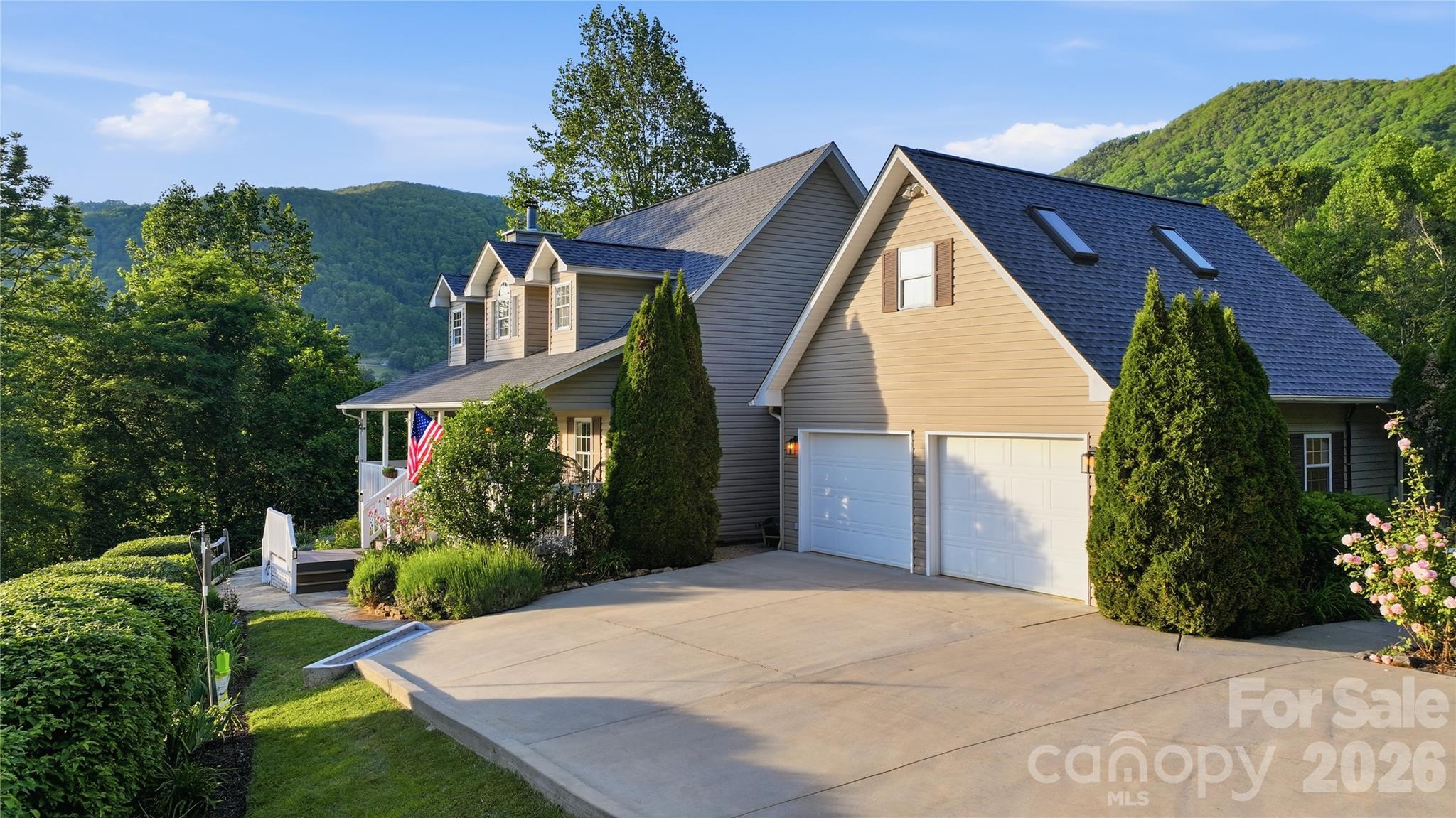 15 Racoon Point — Canton