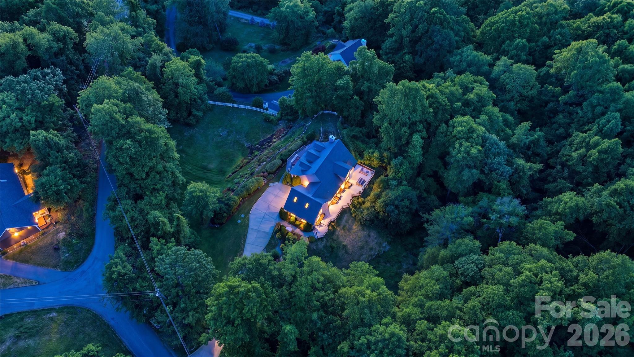 15 Racoon Point — Canton