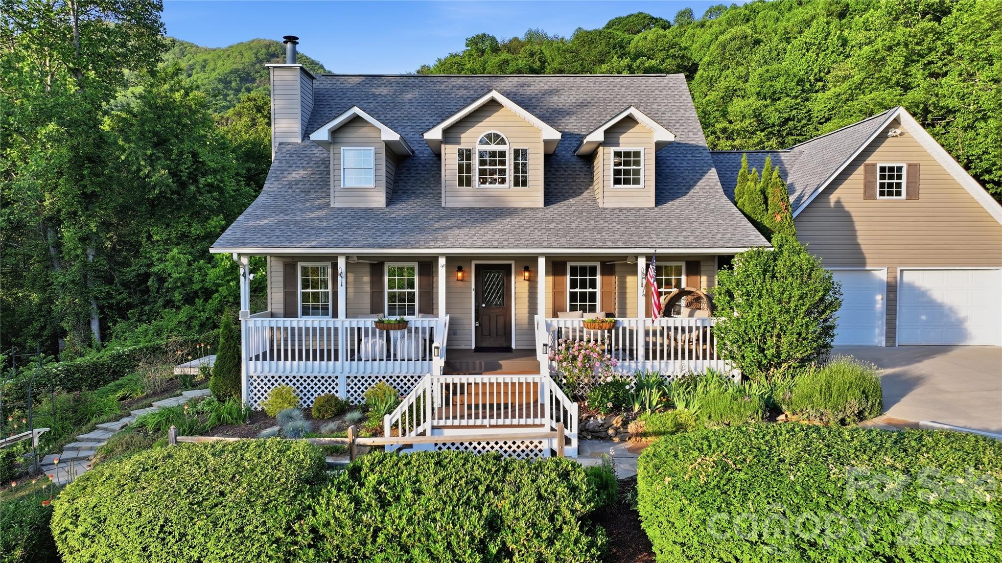 15 Racoon Point — Canton