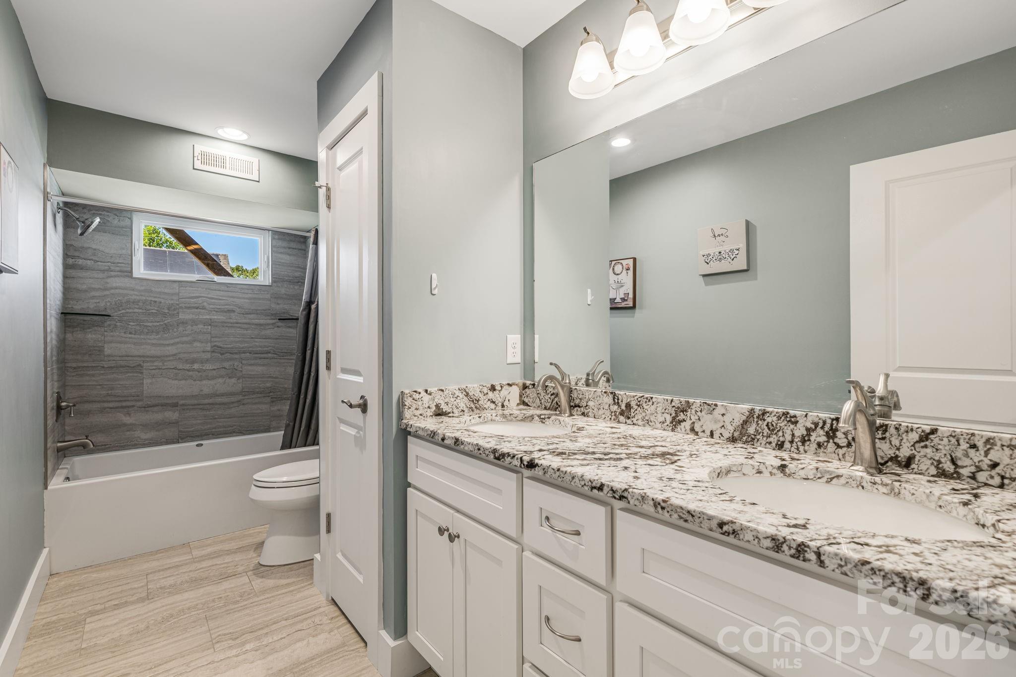 215 Oak Meadow Lane — Asheville