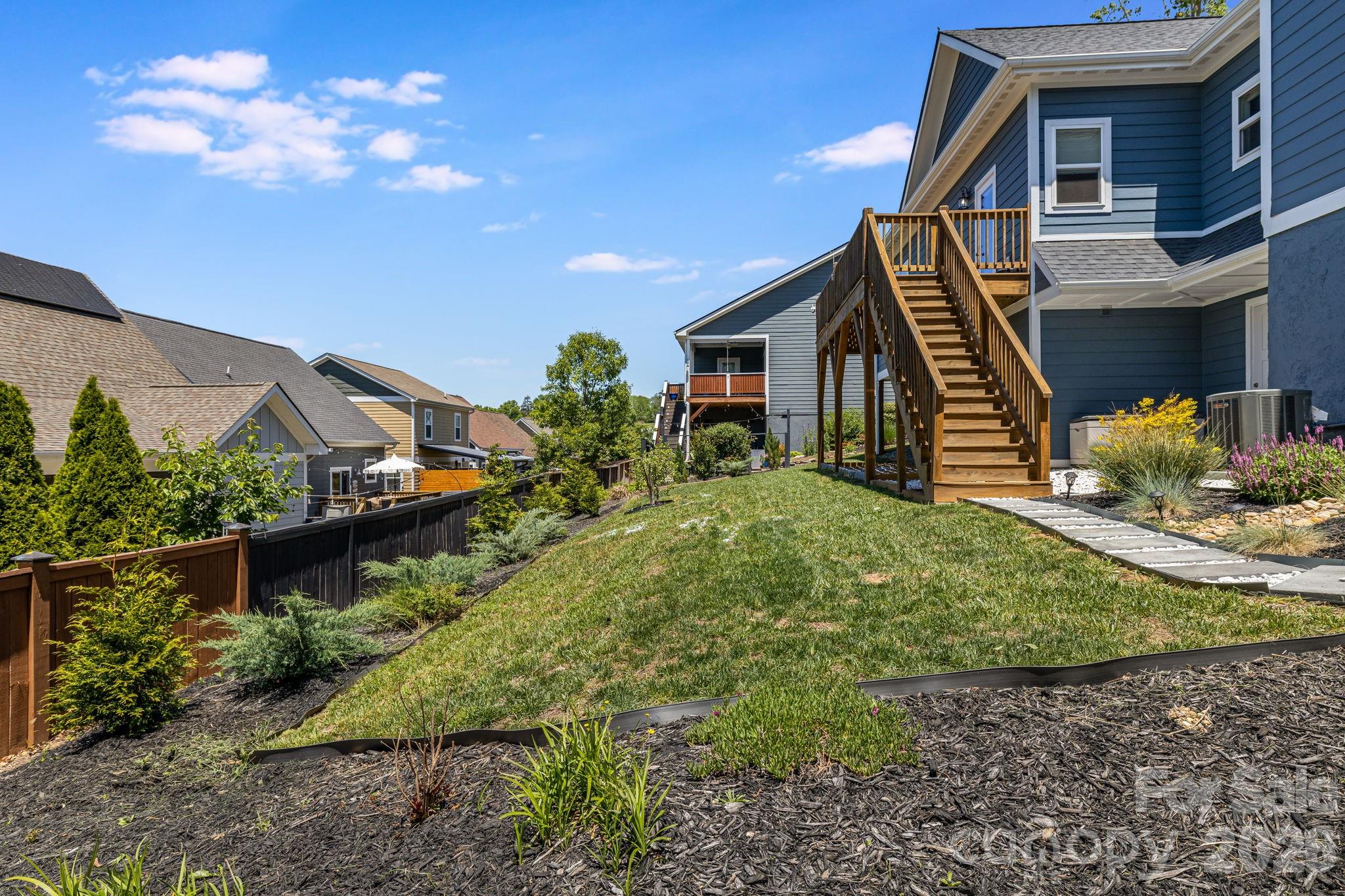 215 Oak Meadow Lane — Asheville