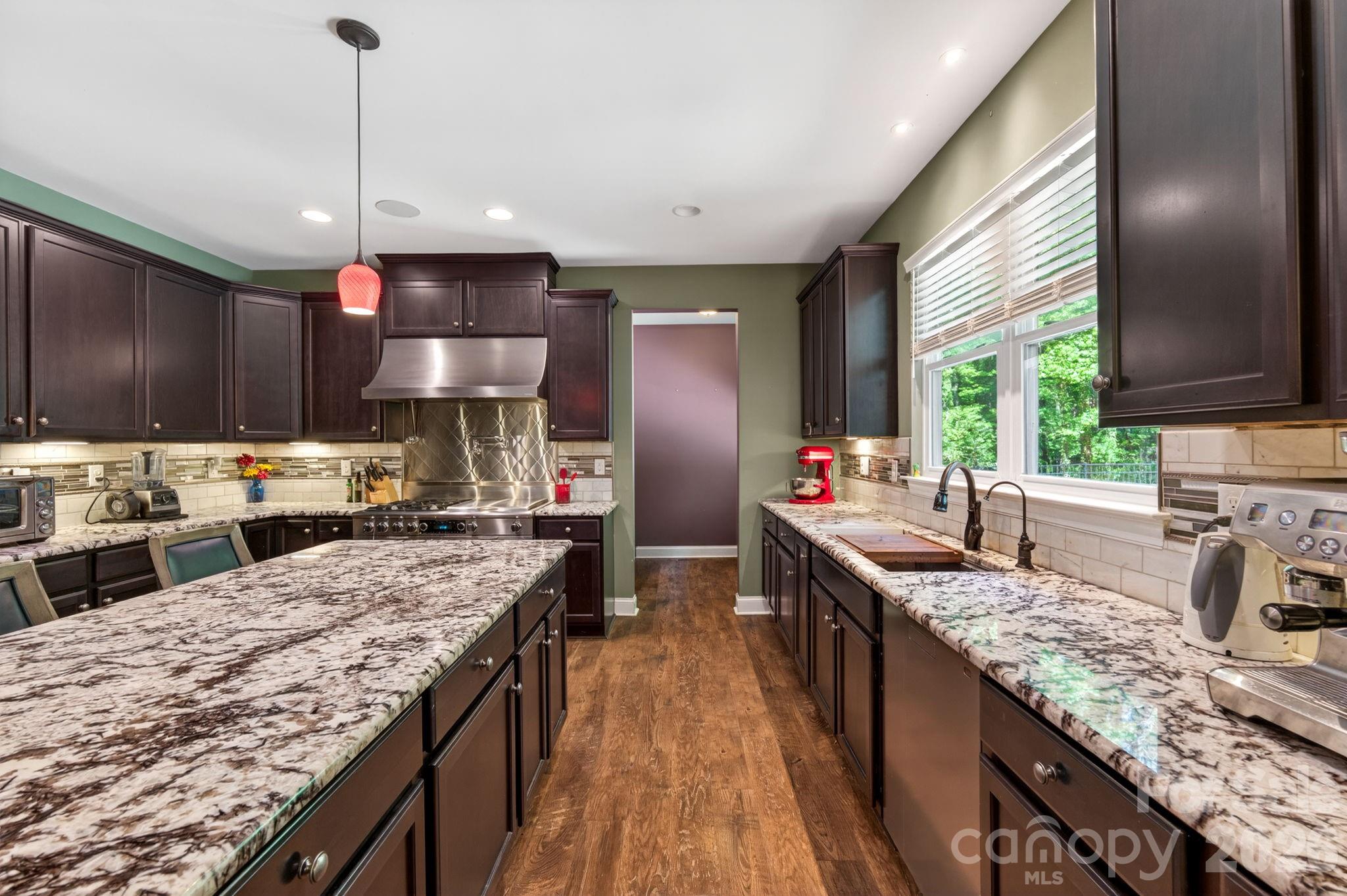 10200 Kerns Road — Huntersville