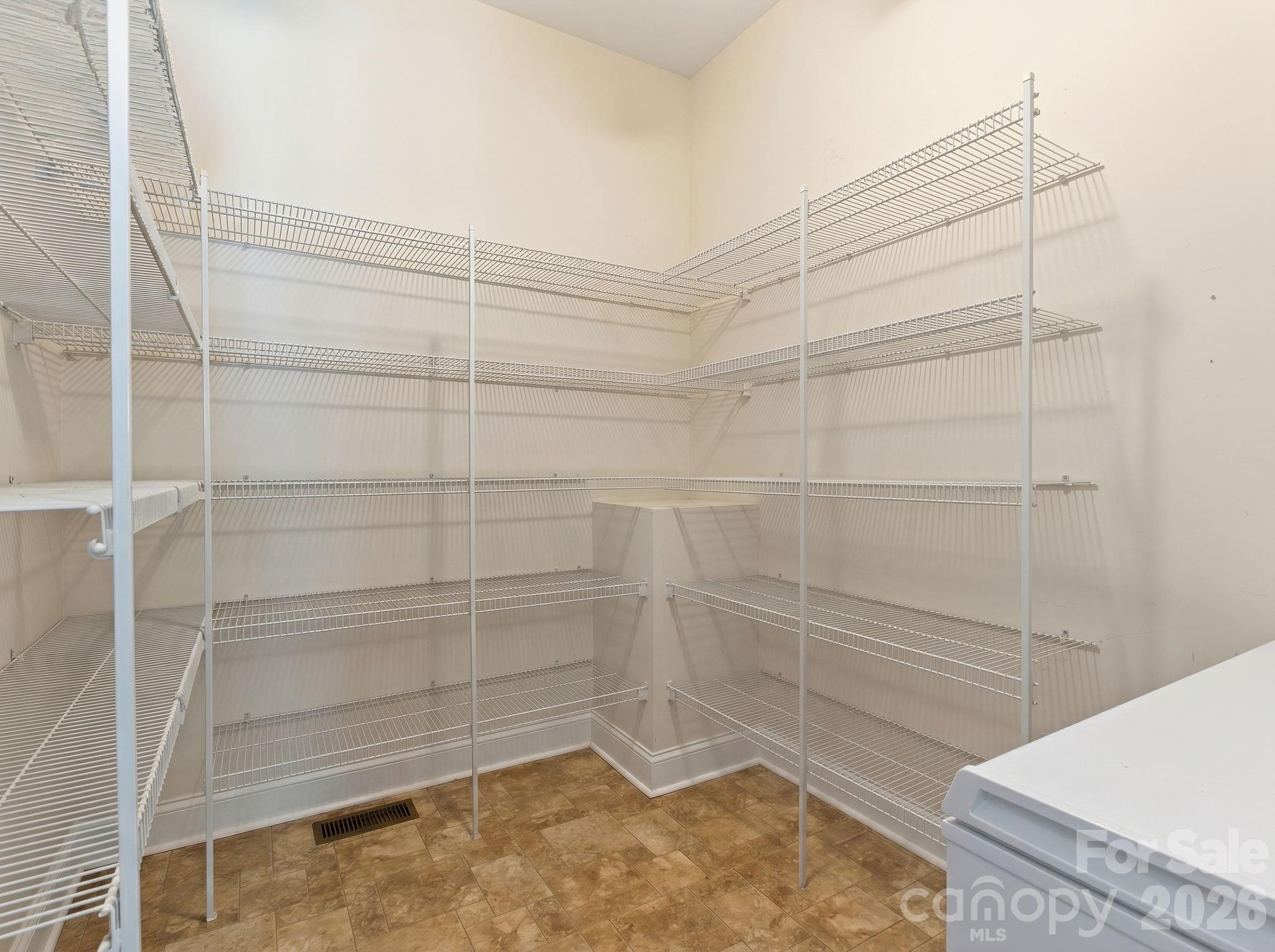 10200 Kerns Road — Huntersville