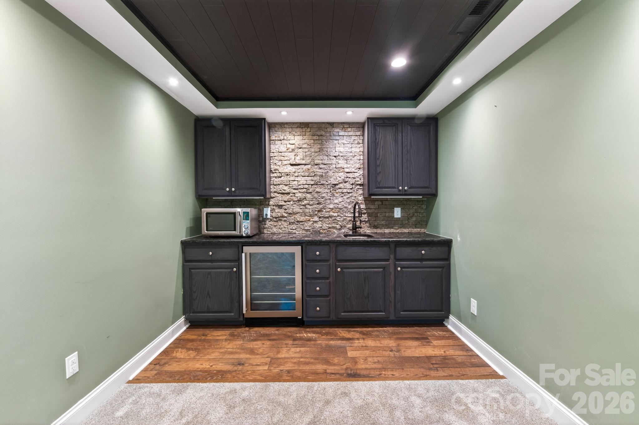 10200 Kerns Road — Huntersville