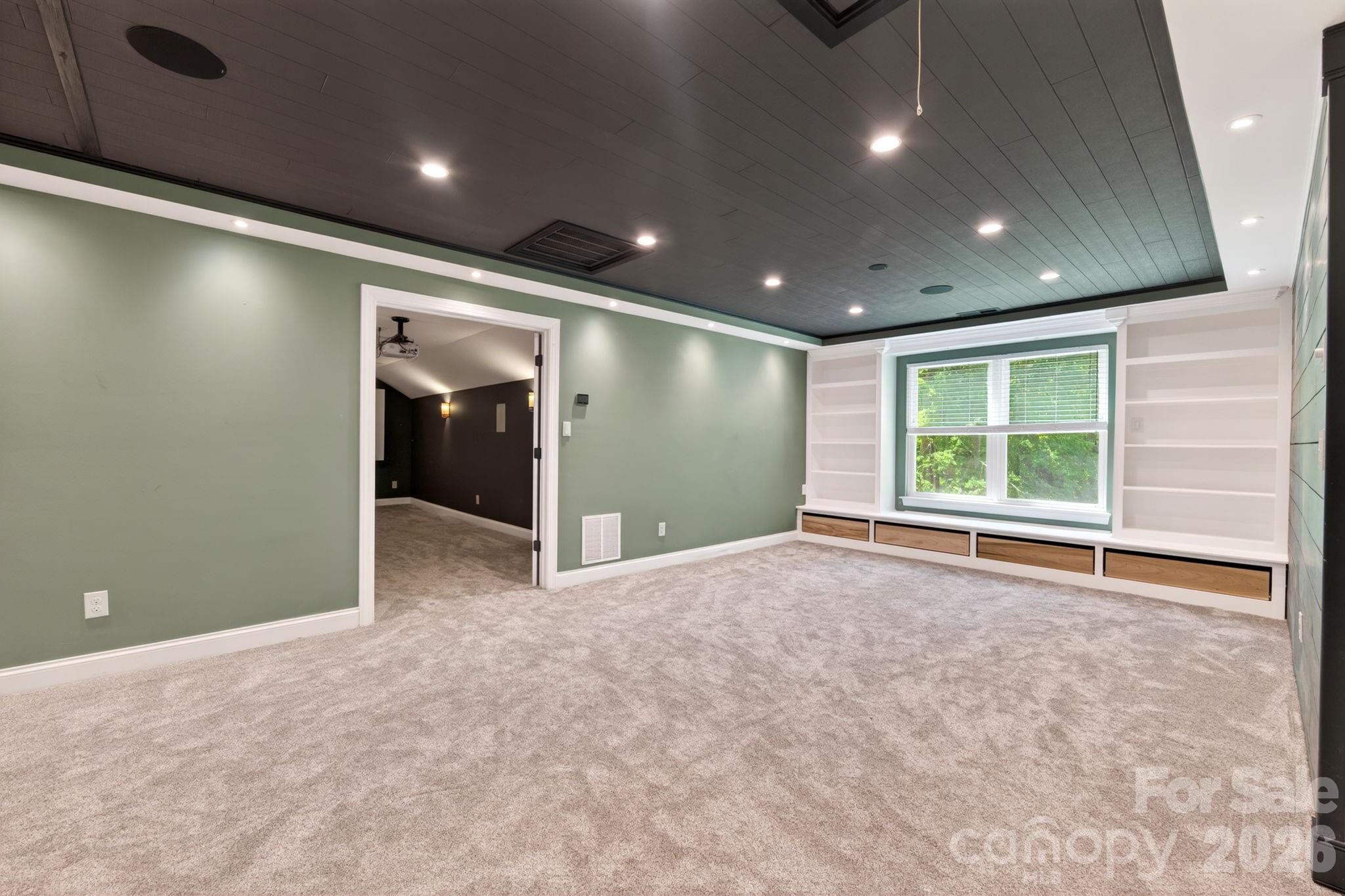10200 Kerns Road — Huntersville