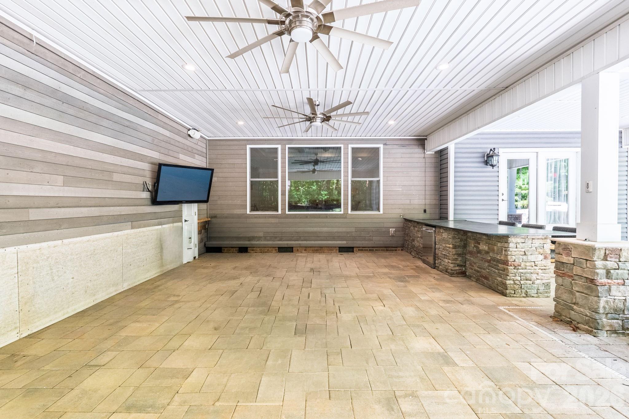 10200 Kerns Road — Huntersville