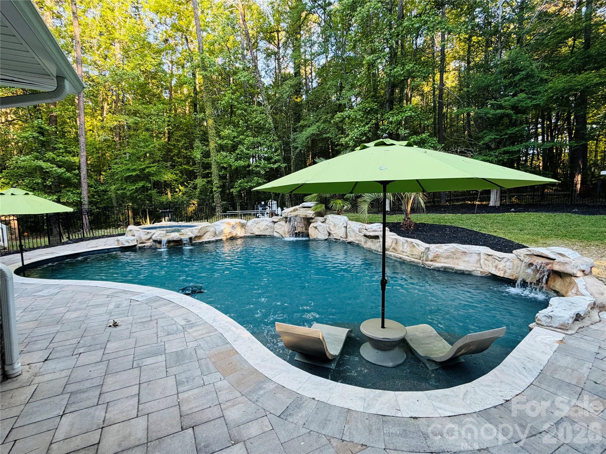 10200 Kerns Road — Huntersville