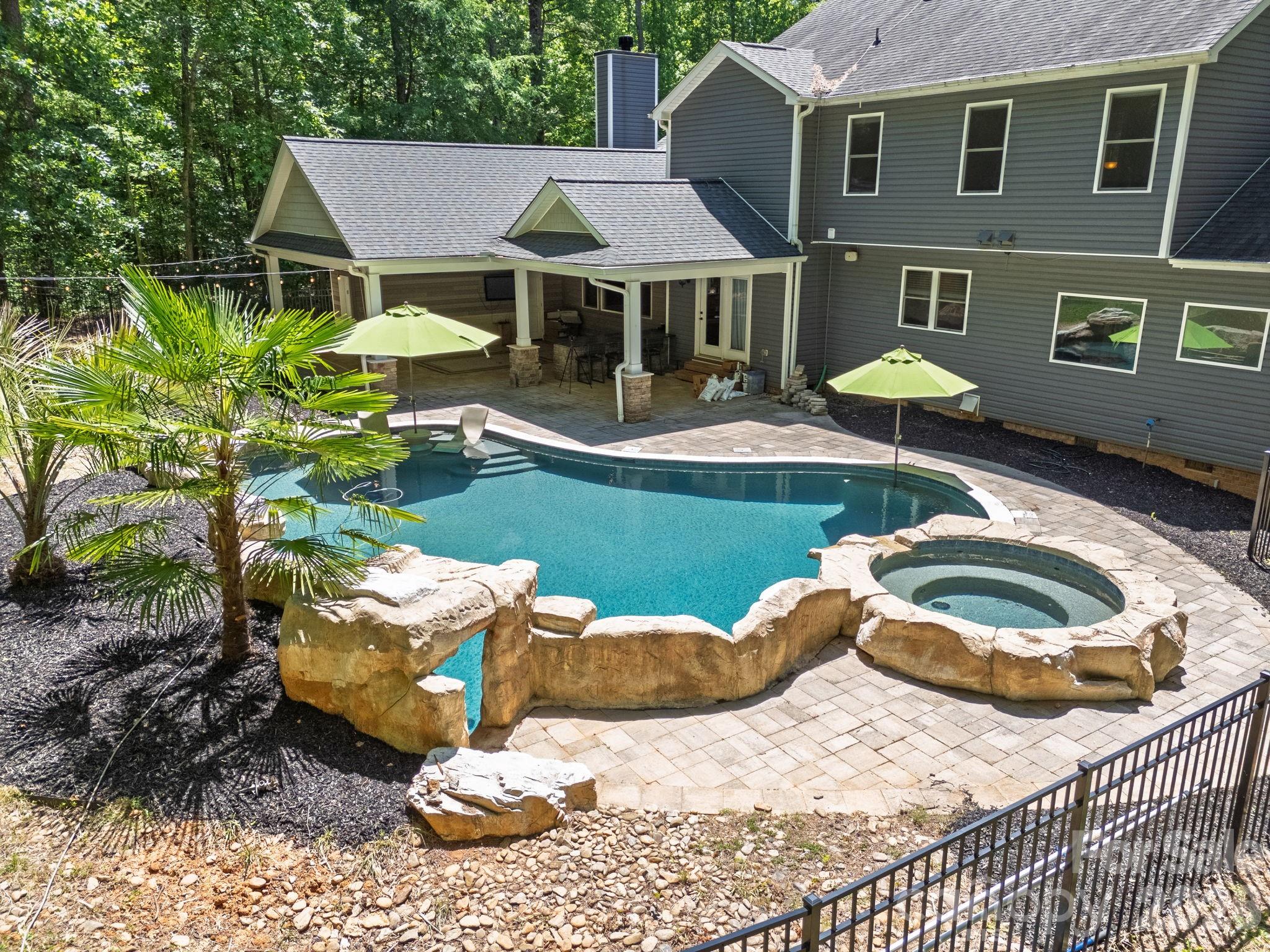 10200 Kerns Road — Huntersville