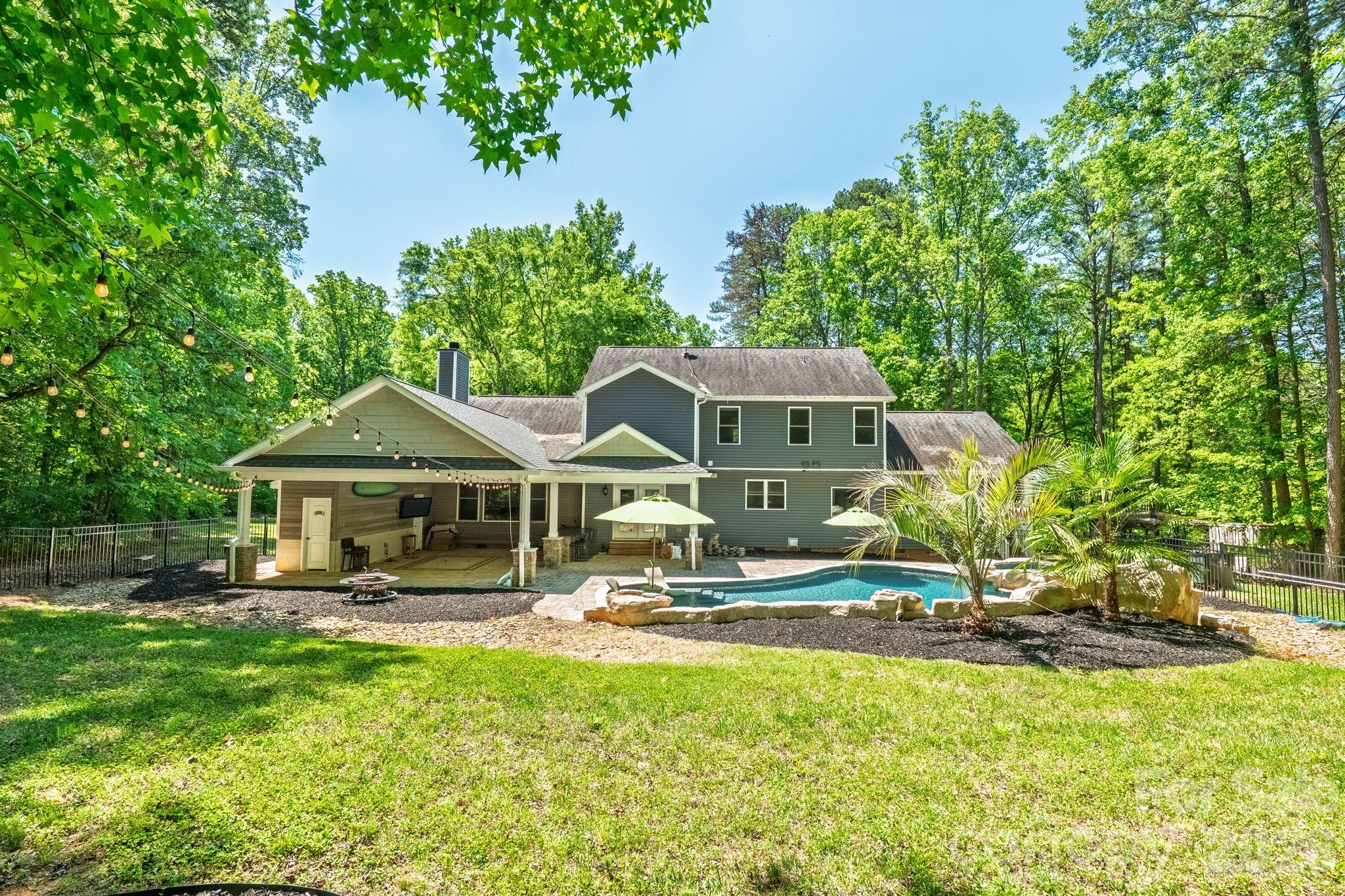 10200 Kerns Road — Huntersville