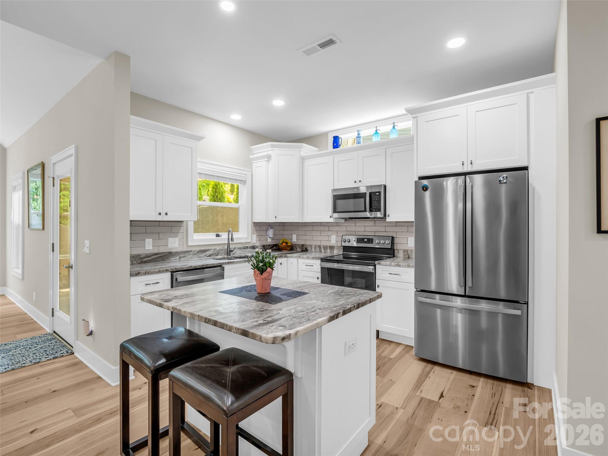 221 Millbrae Loop — Hendersonville