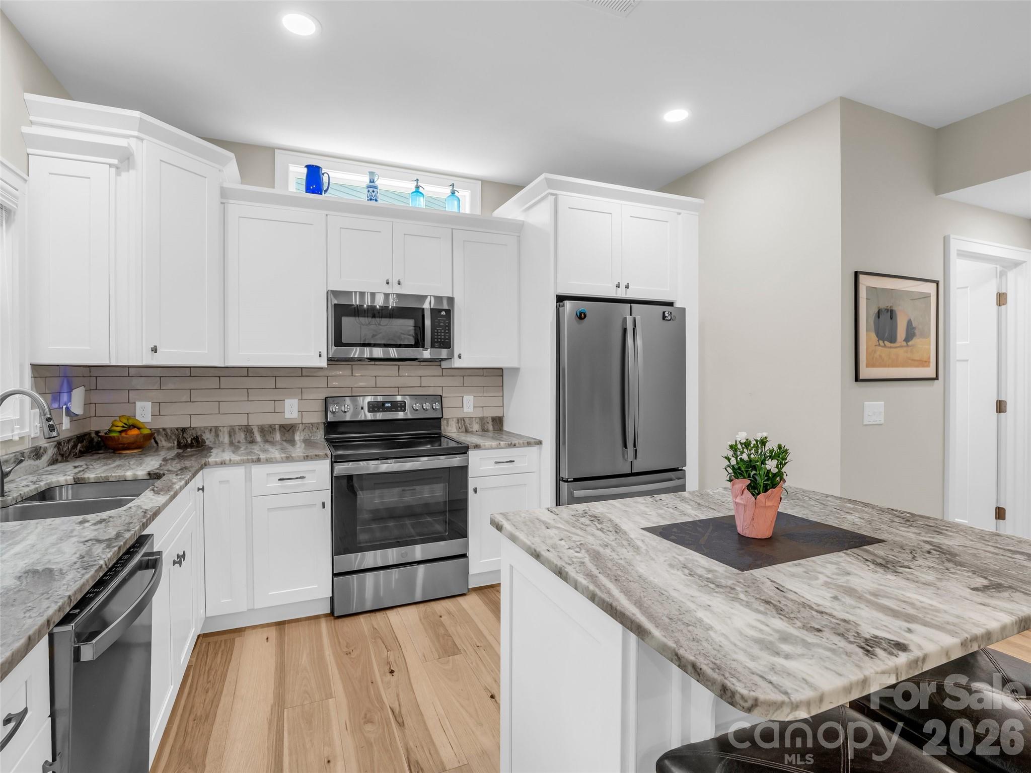 221 Millbrae Loop — Hendersonville