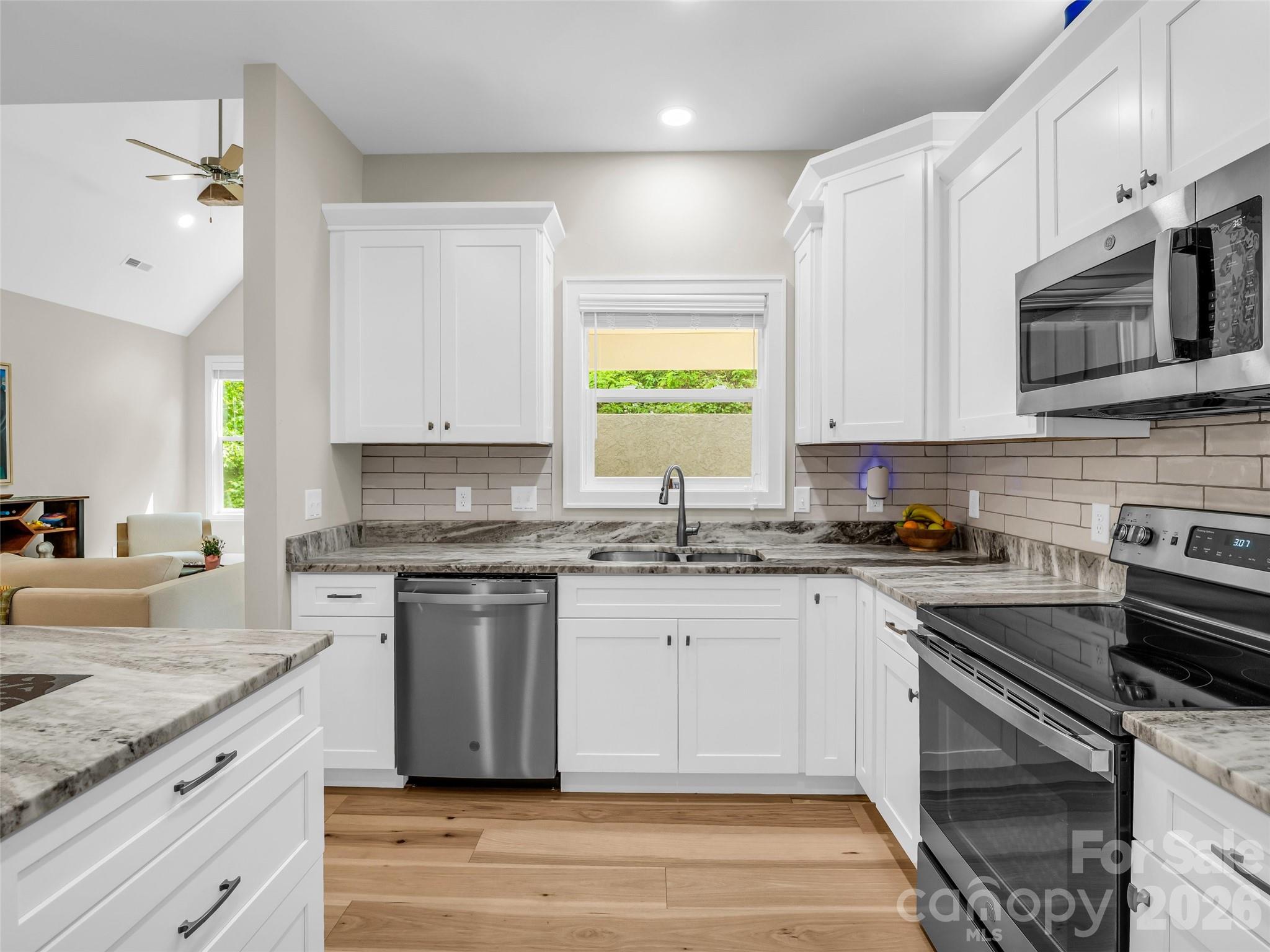 221 Millbrae Loop — Hendersonville
