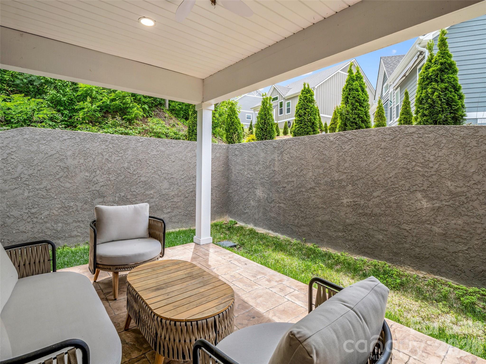 221 Millbrae Loop — Hendersonville