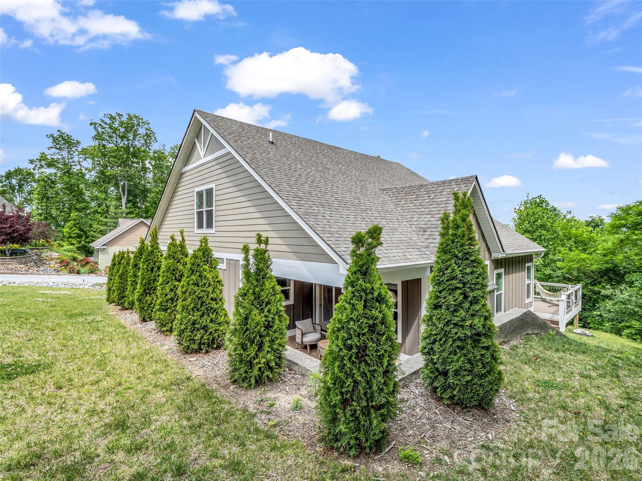 221 Millbrae Loop — Hendersonville